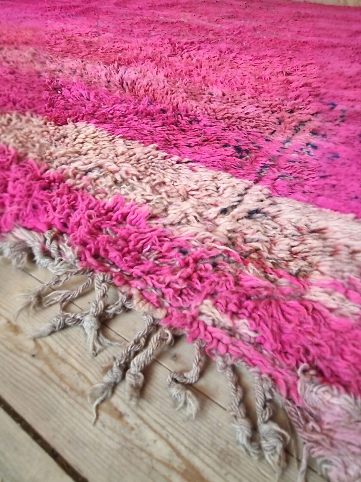Tapis vintage rose cerise. Unique en son genre. - 3