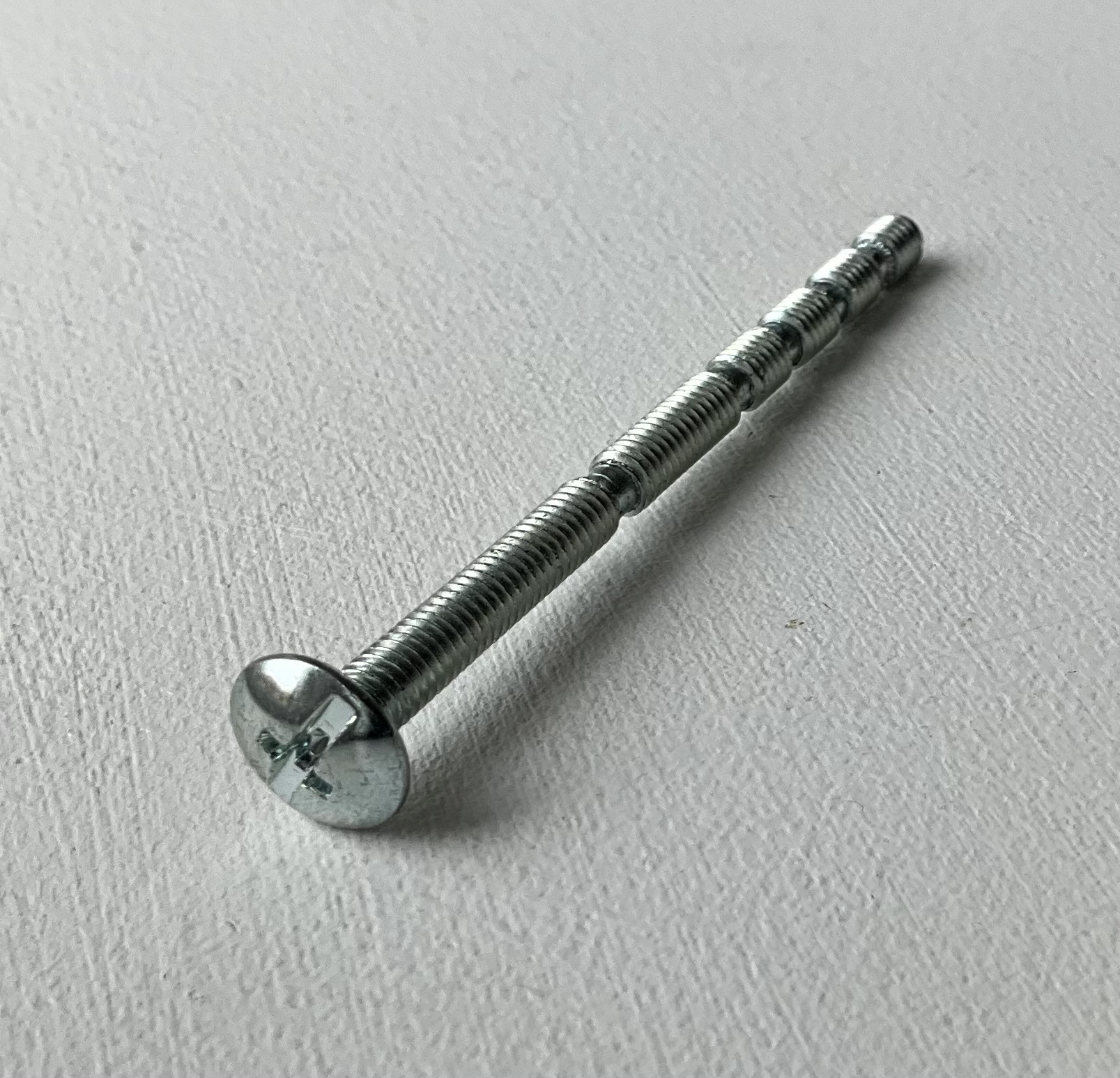 M4 skruv 61 mm - kapningsbar