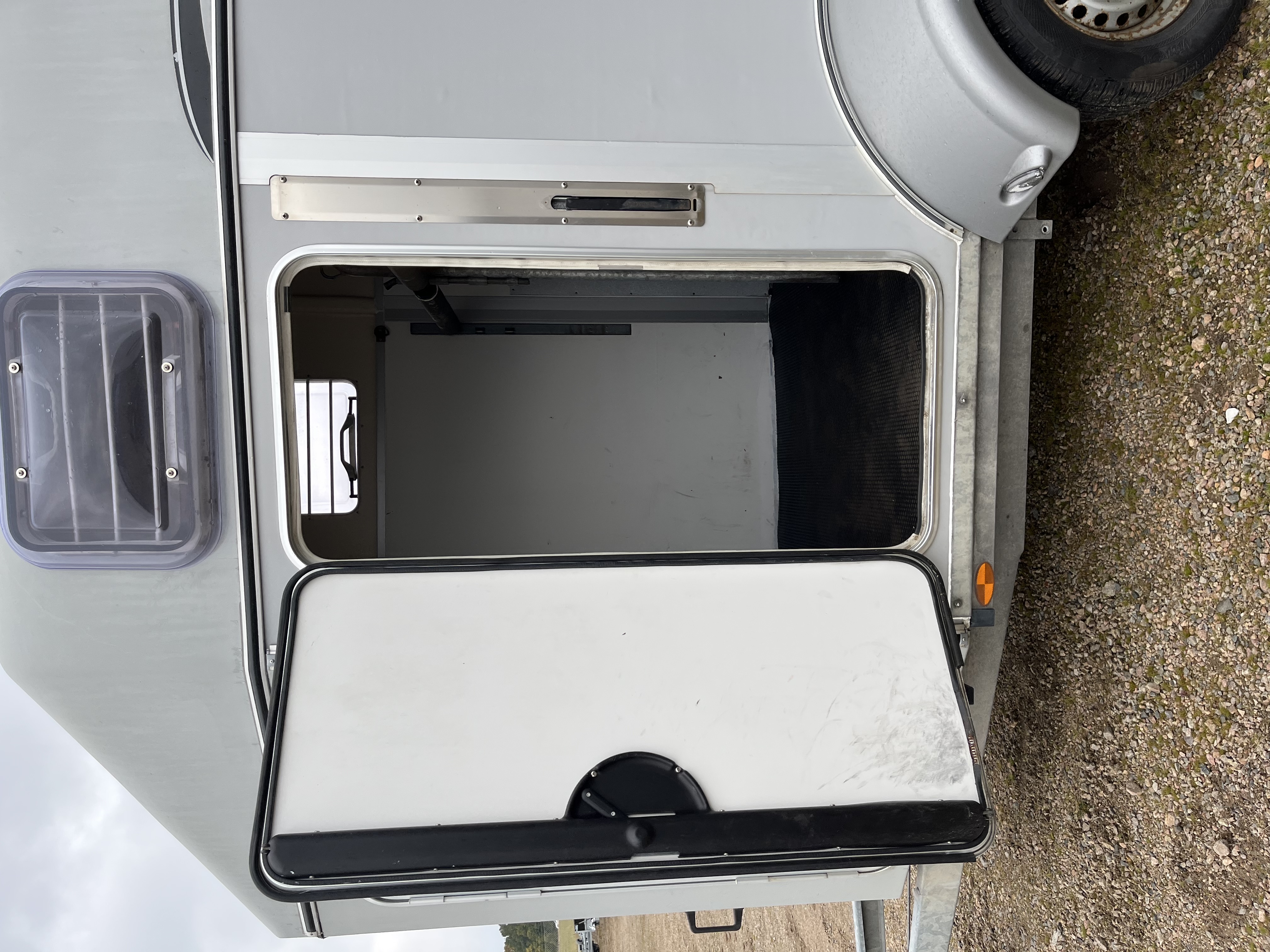 Thule Excellent ES150 med komposit golv XSZ251 46 000:- - 4