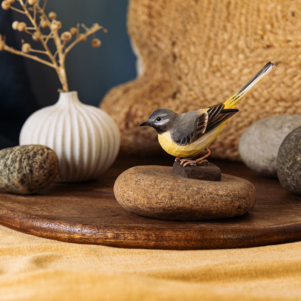 DecoBird Grey Wagtail displayed as décor on a stone, surrounded by natural materials and ceramics in a calm still life setting.