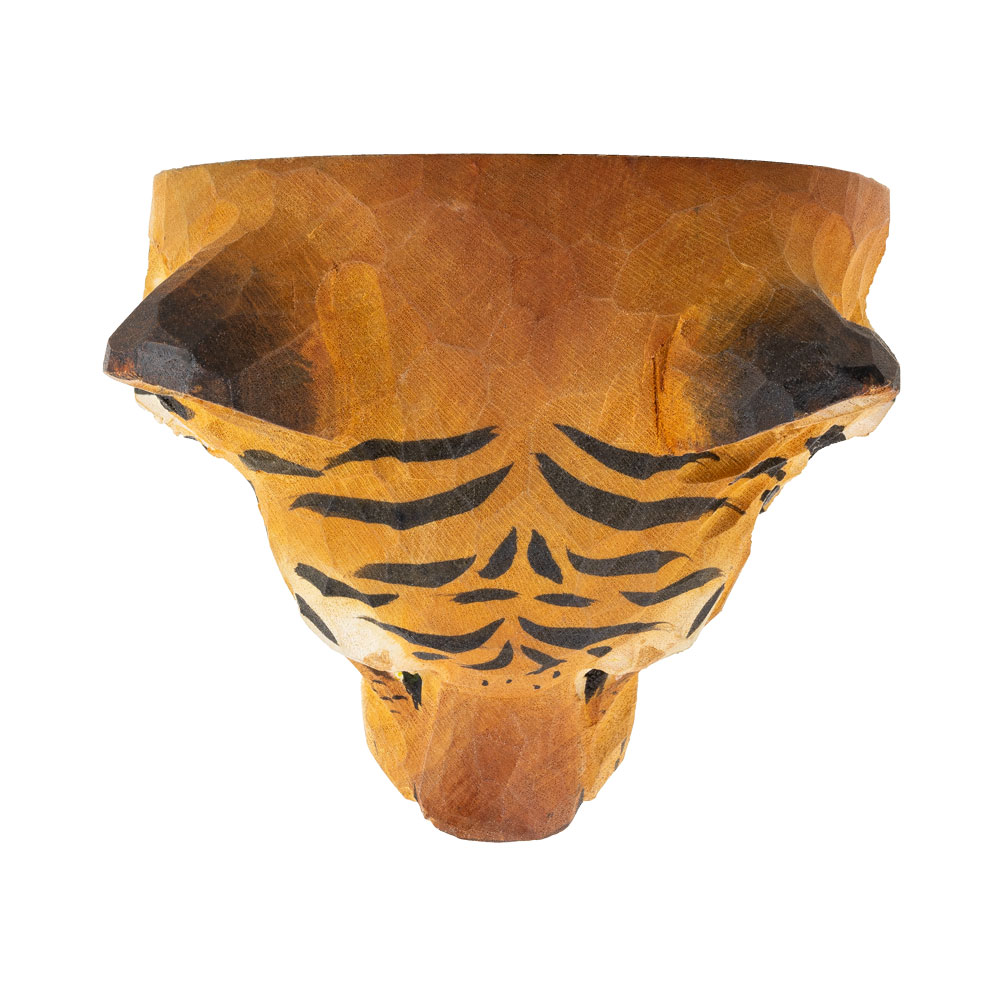 Haken Tiger von oben gezeigt, mit einem handgeschnitzten Tigerkopf vor weißem Hintergrund.