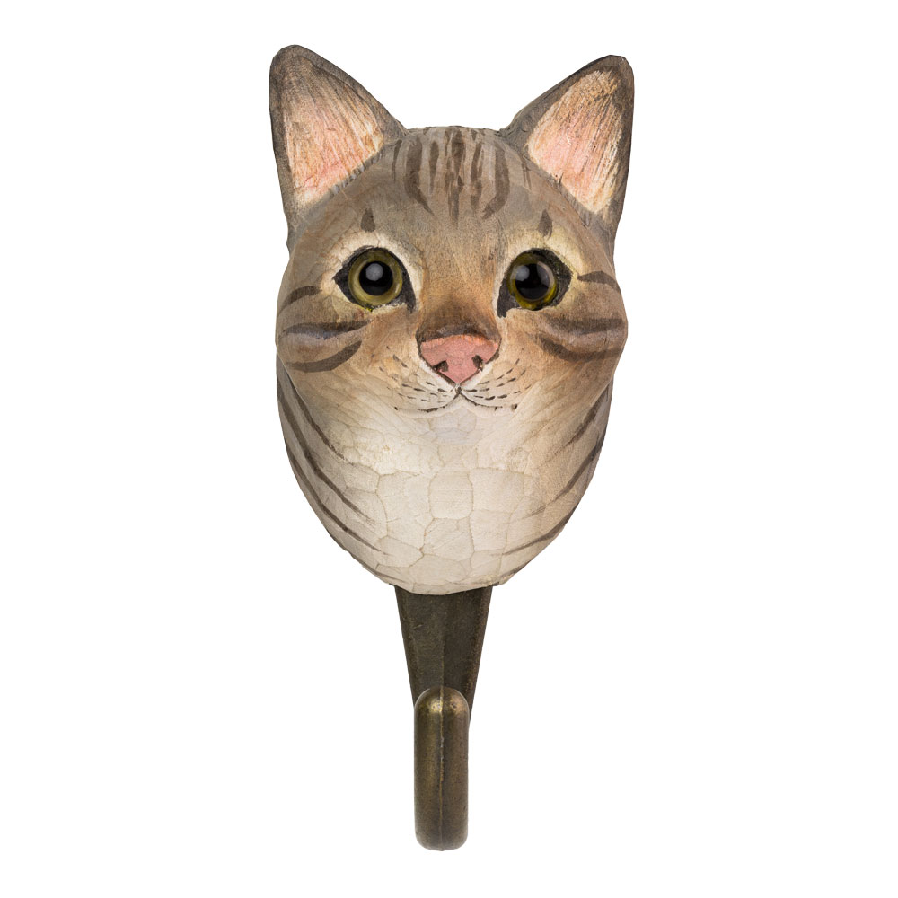 Krok Grå Bondkatt framifrån, med de uttrycksfulla ögonen och de handmålade ansiktsmarkeringarna.