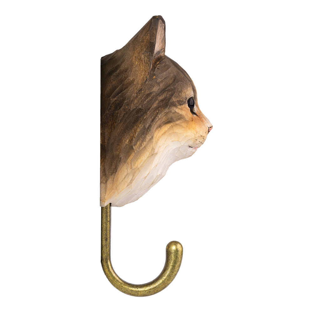 DecoBird Chat norvégien vu de côté, montrant son profil marqué et la fourrure épaisse autour des joues.