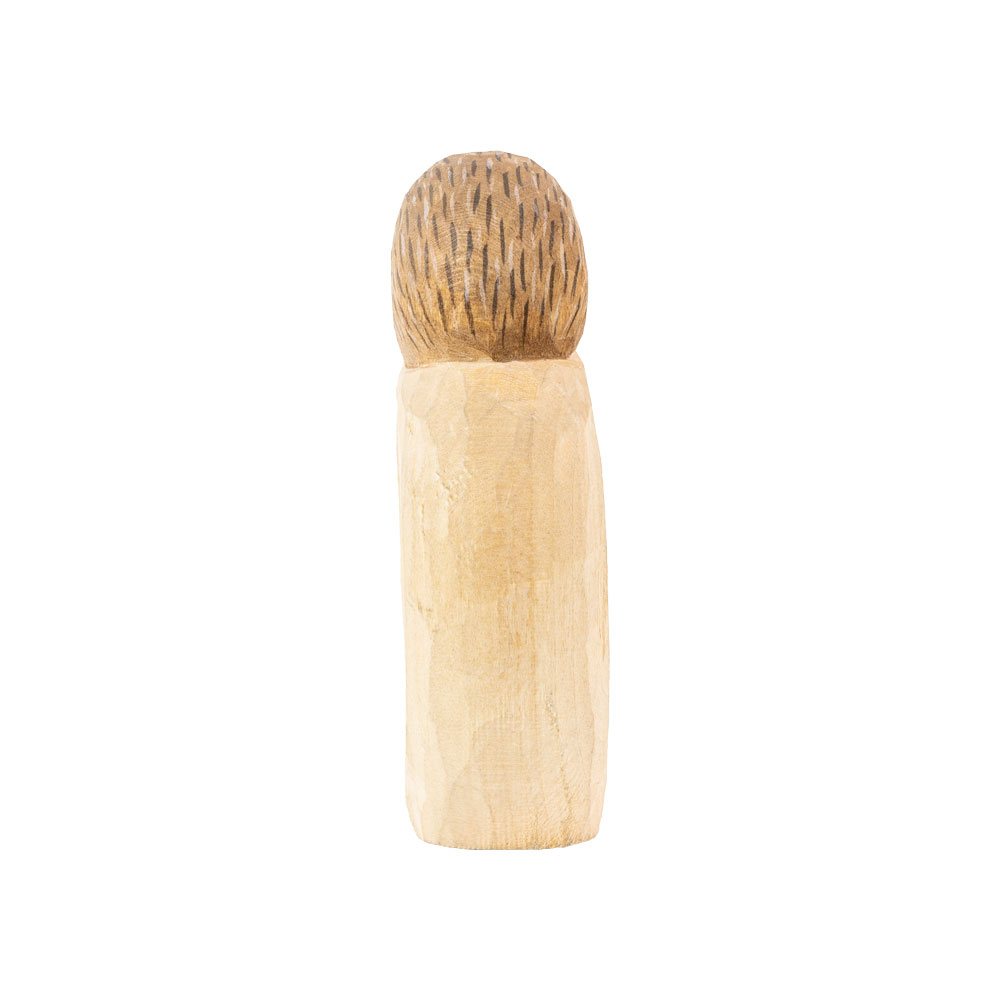 Rond de serviette – Hérisson Mini vu de dos, avec le dos piquant du hérisson appuyé contre l’anneau sculpté.