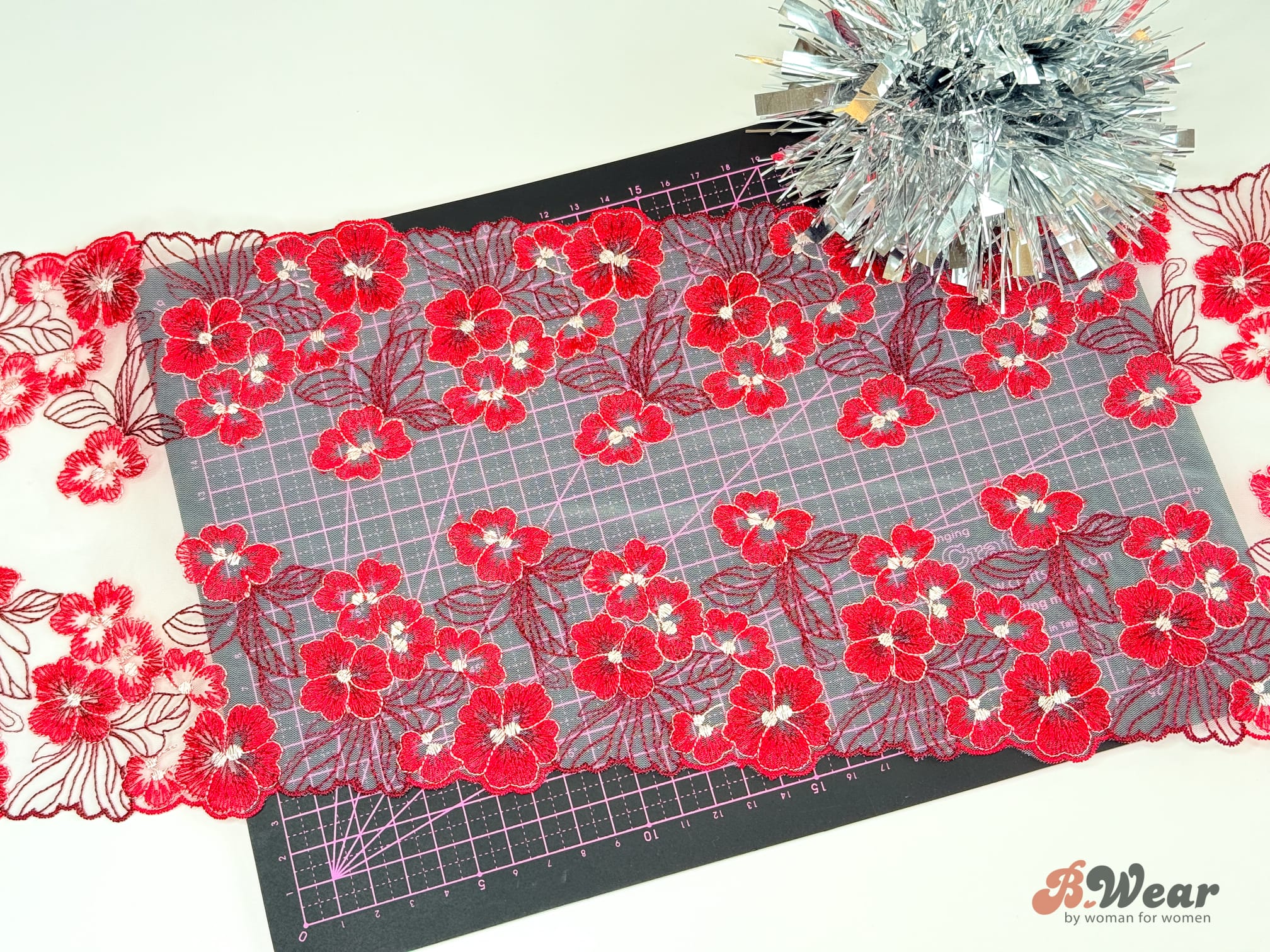 Non-stretch lace in white with Red flowers - 18 cm