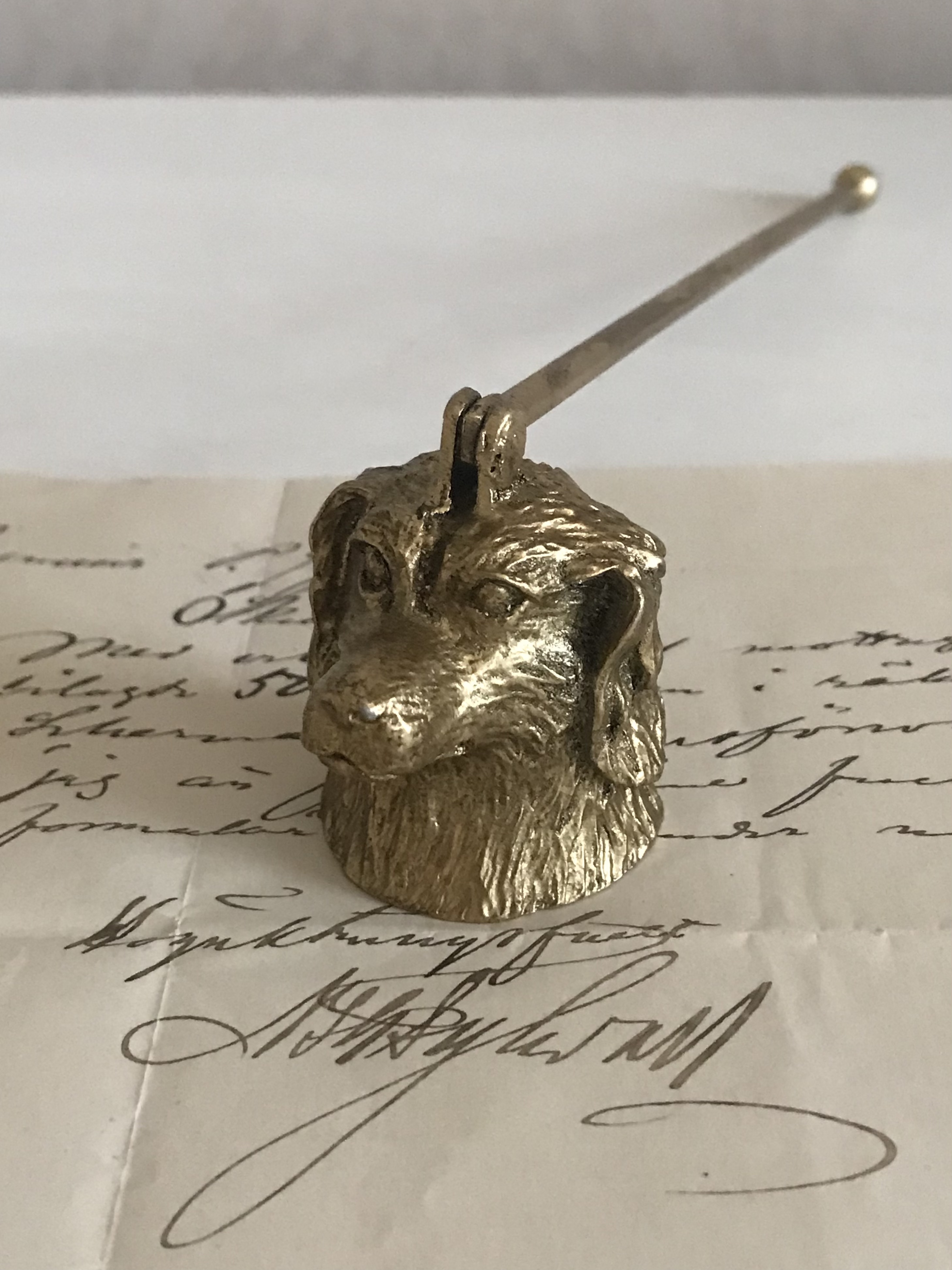 LJUSSLÄCKARE AV METALL