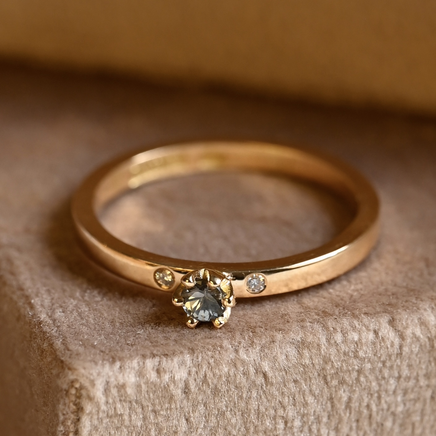 Ring Elly handgjord grön safir diamanter guld 18 karat