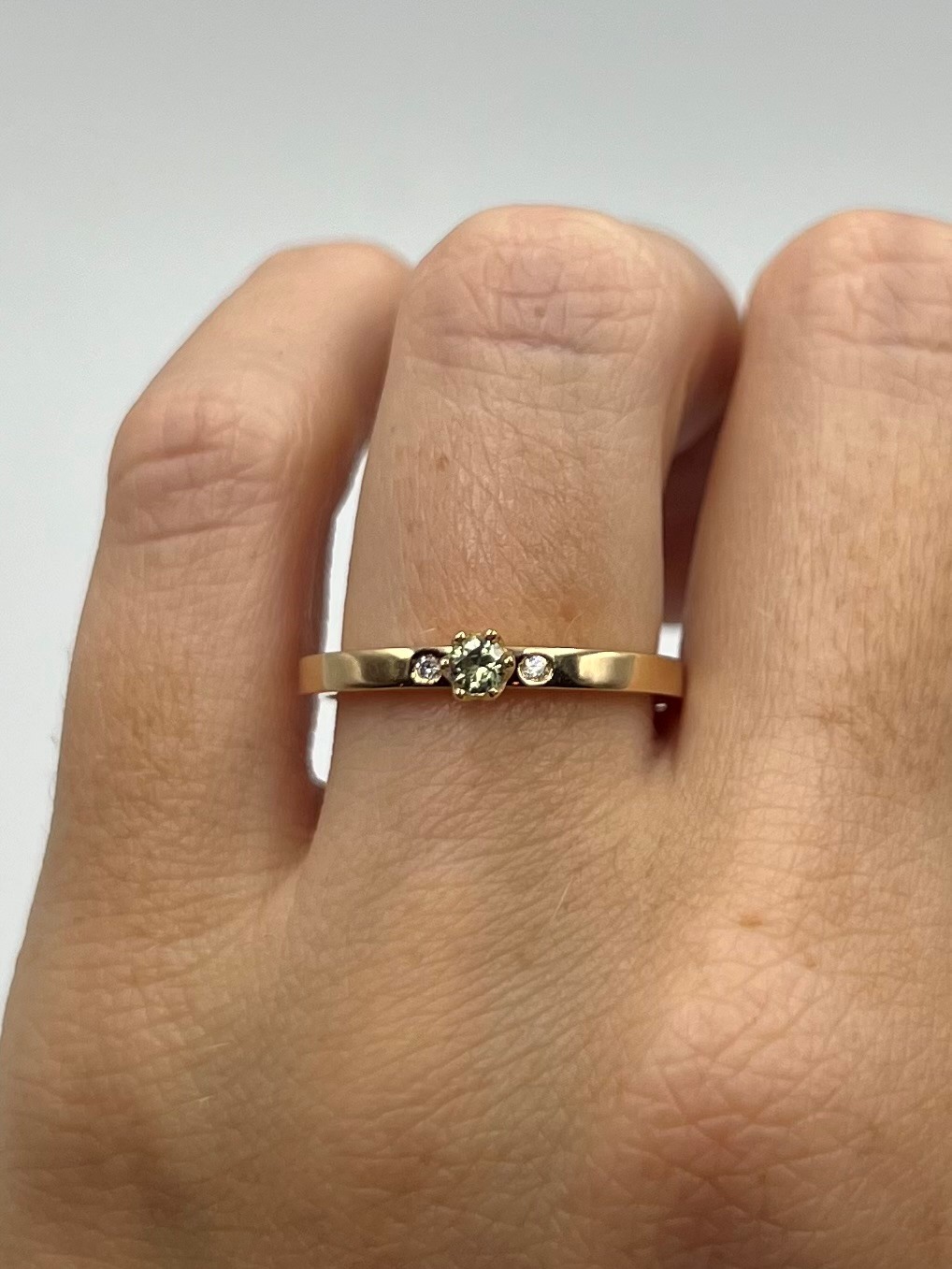 Ring Elly handgjord grön safir diamanter guld 18 karat 