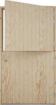 Hästdörr med stående dekorspår och ytan är av plywood. Hästdörren är en stalldörr med delat dörrblad.