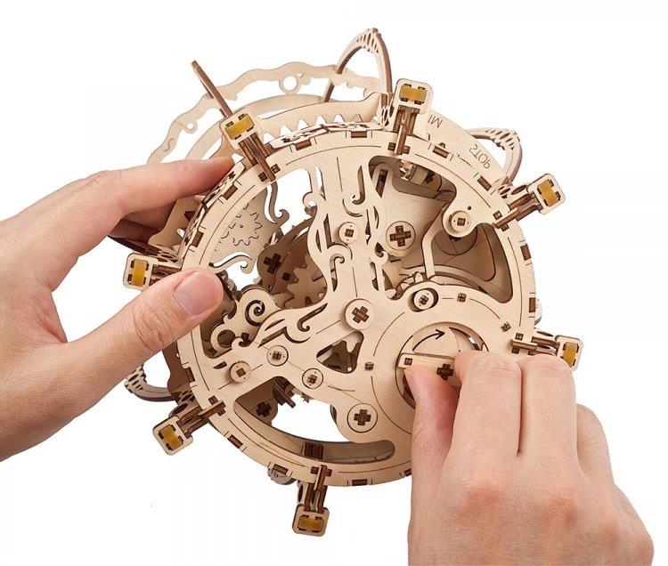 Ugears Mechanical Aquarium - 7