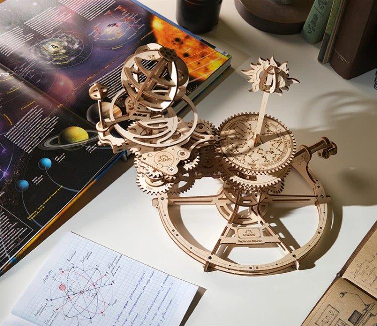 Ugears Mechanical Tellurion - 11