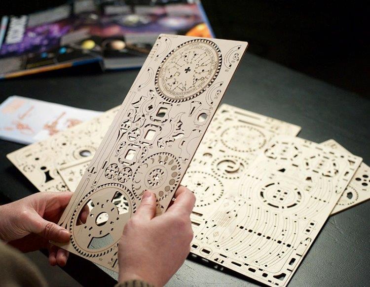 Ugears Mechanical Tellurion - 12