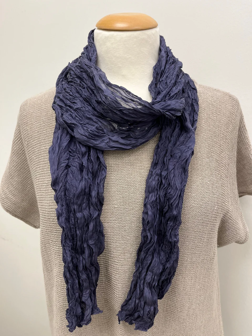 Sidenscarf krinklad smal modell - Gråblå mörk