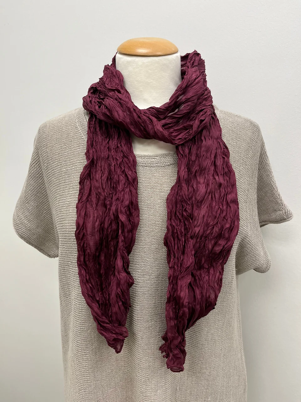 Sidenscarf krinklad smal modell - Vinröd