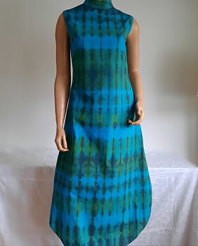 Turkos/grön batik-klänning, lång ärmlös modell (fodrad) ca storlek M, Secondhand