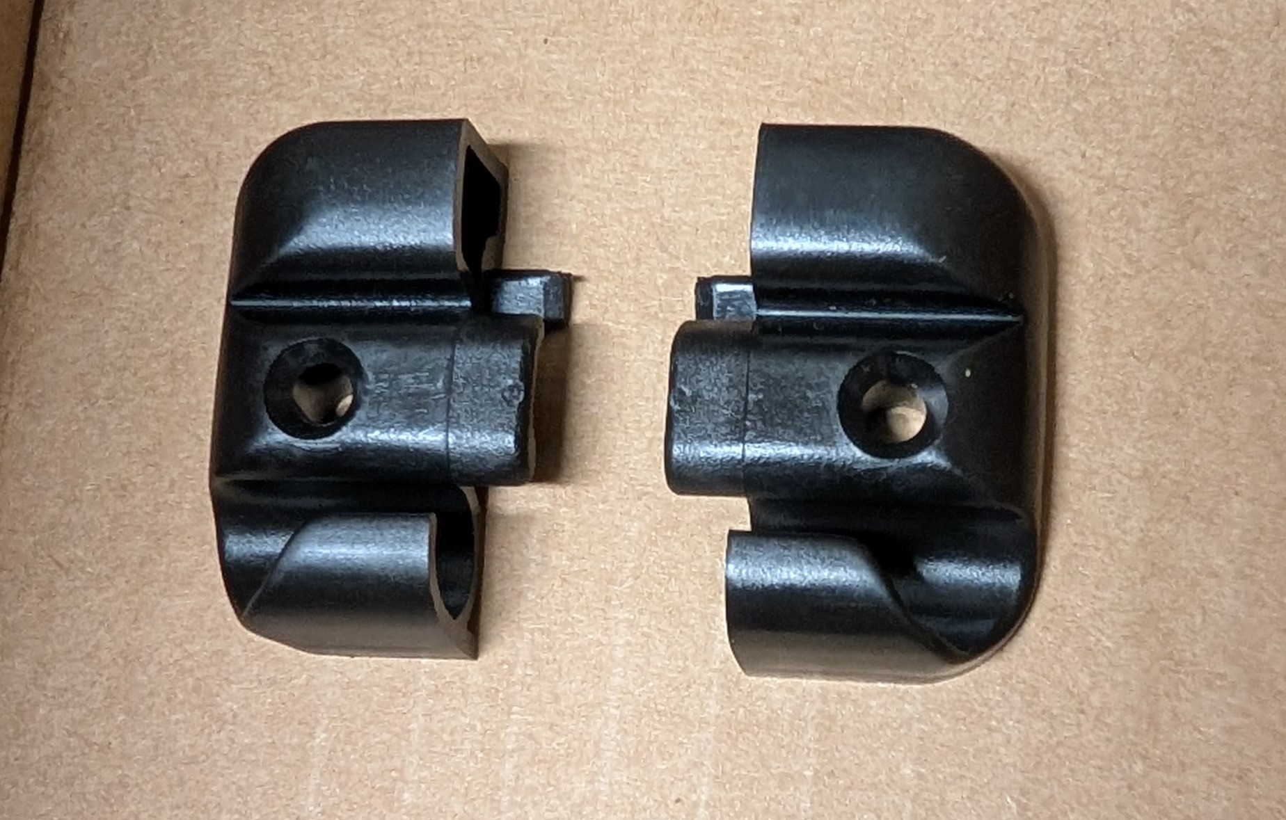 Window end caps R+L pair - Black