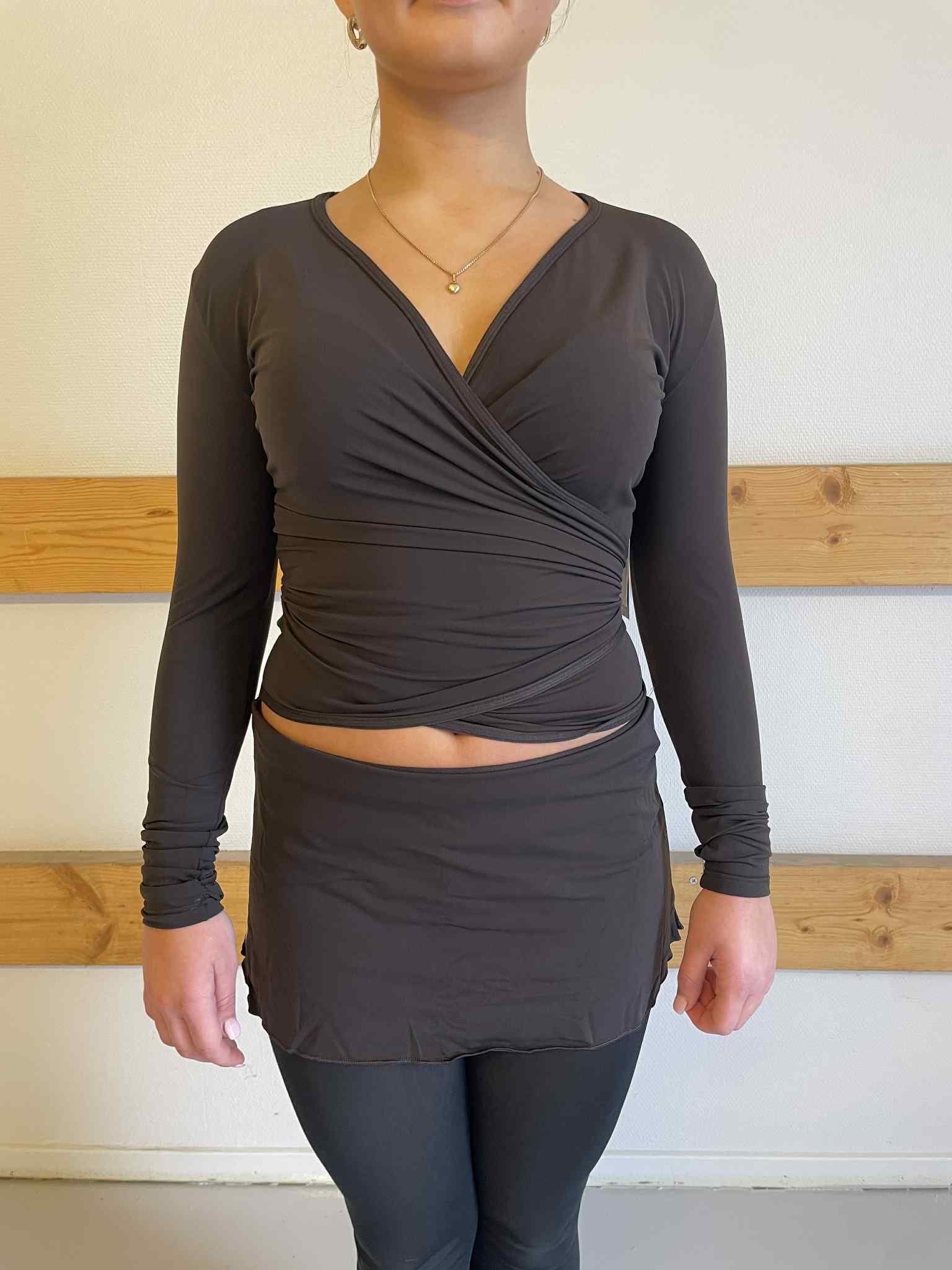 Rak kjol i mörkbrunt i mikrofiber - 3