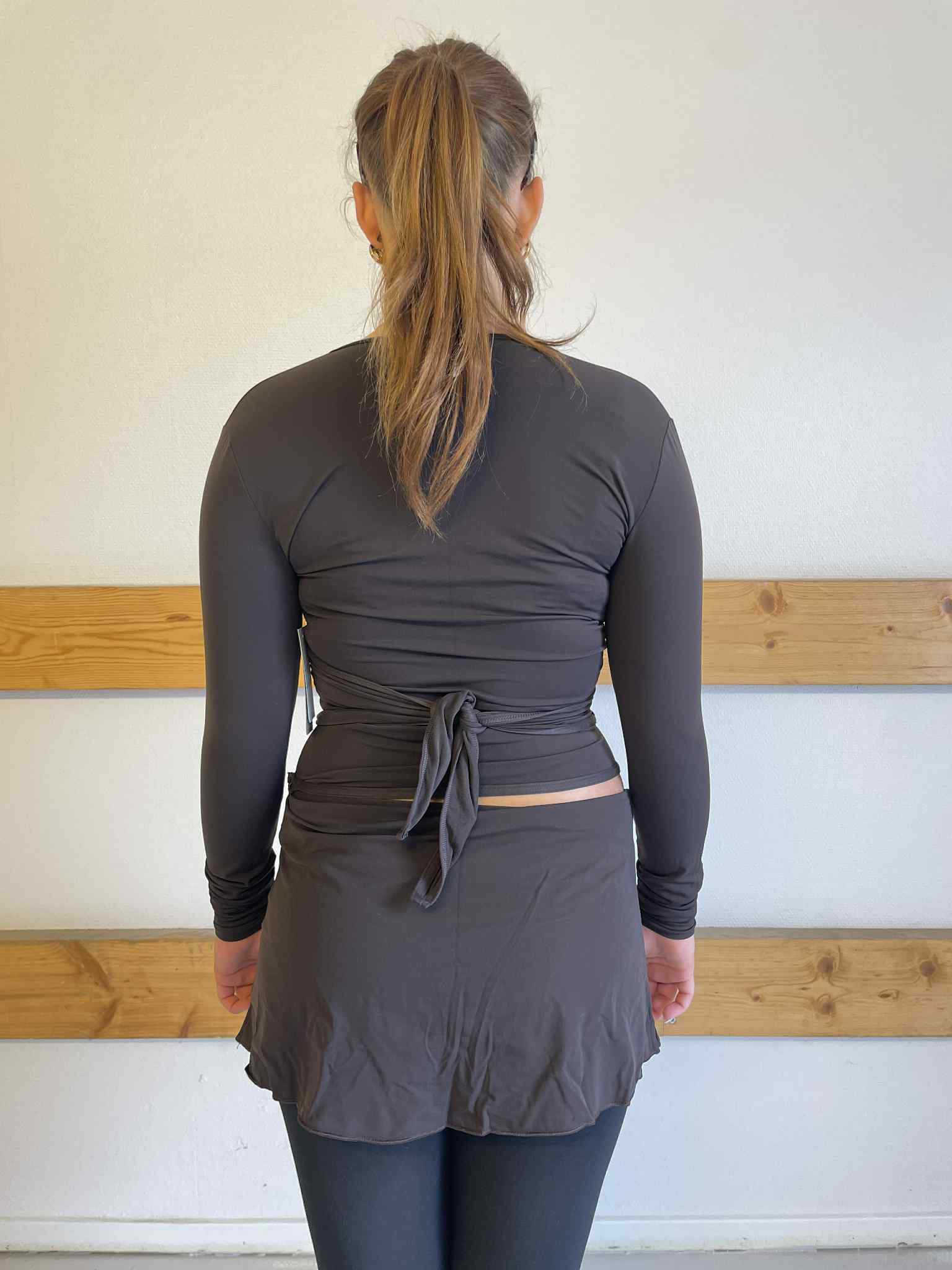 Rak kjol i mörkbrunt i mikrofiber - 4