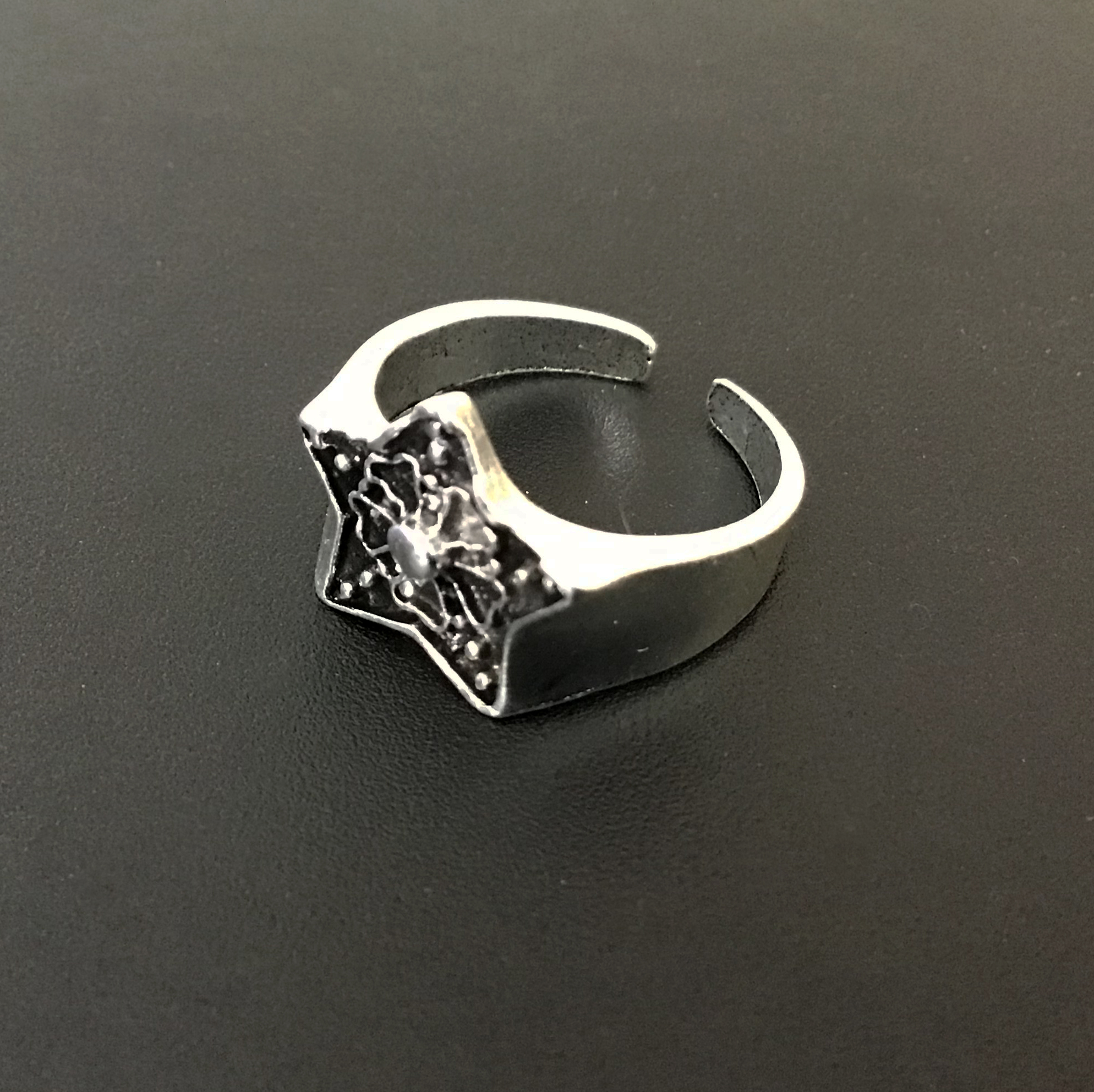 Ring: Stjerne med udsmykning "Rockwear Collection" - 2