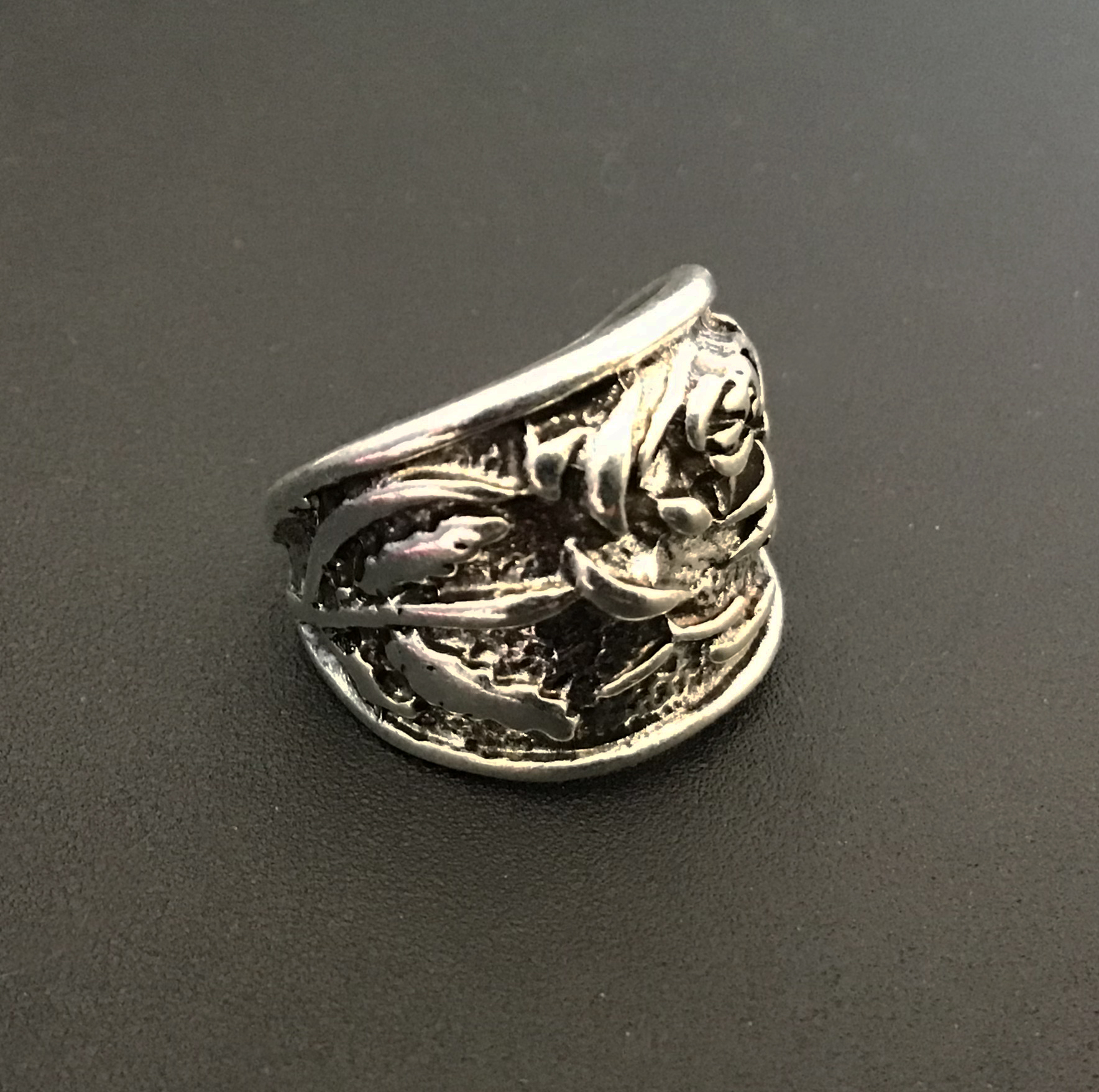 Ring: Blomster "Rockwear Collection"