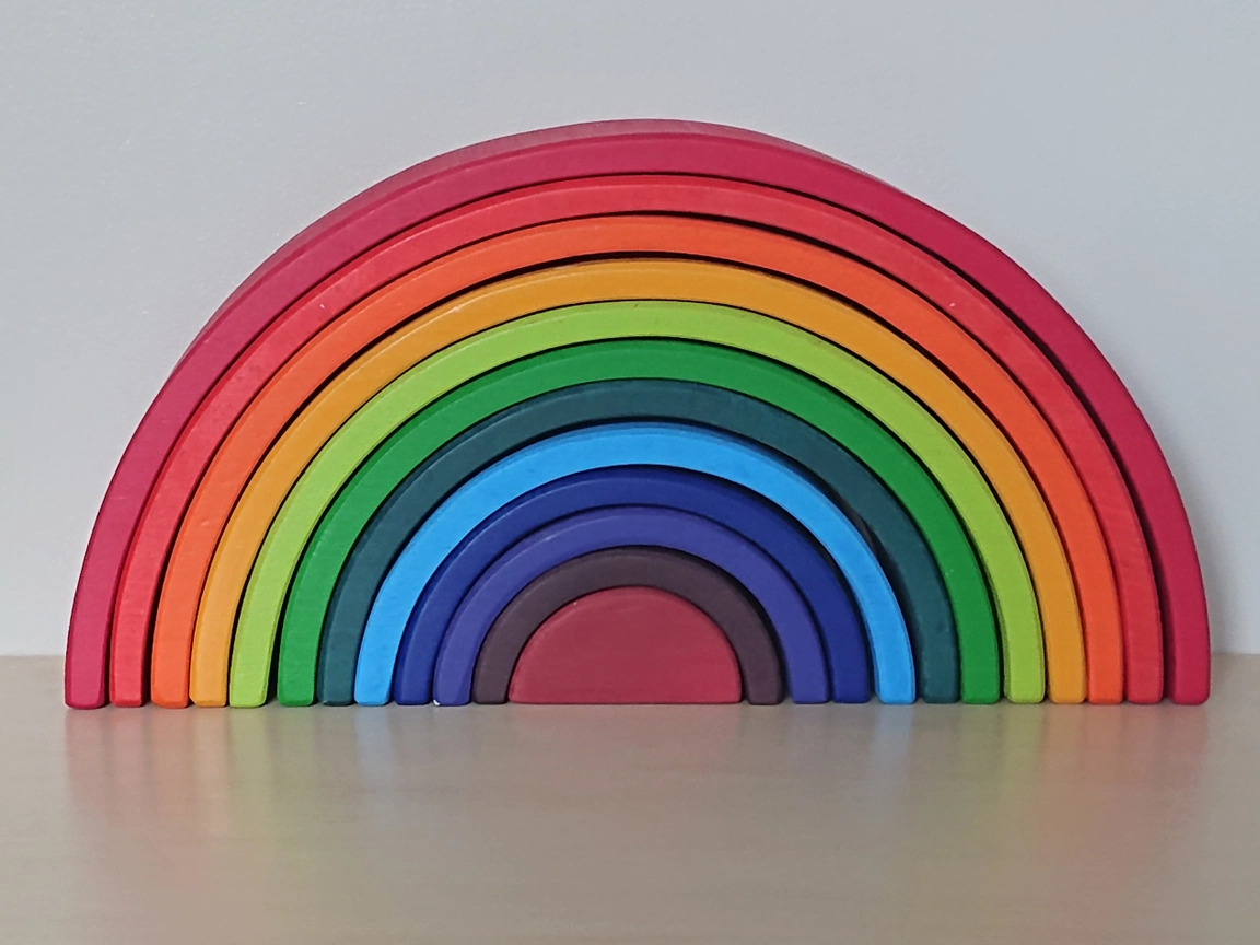 Stor  regnbåge - Montessori byggleksak regnbåge från  MaMontessoriBox - 36 cm