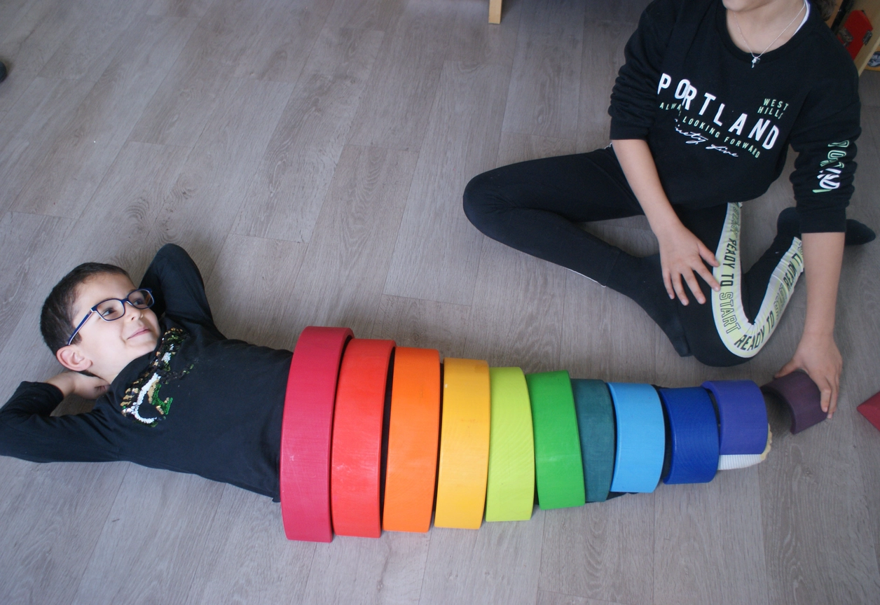  Ma Montessori Box Regnbåge i trä -  Kreativ lek hos KoKoBello - 4