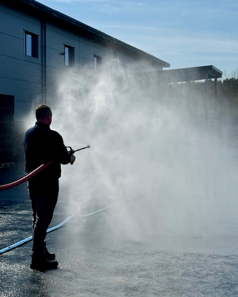 Strålerør, Delta Fire Attack 100 SBC Pro. Strålerør med hurtigutskiftbare dyser. Select flow 50-100-150-230 L/Min @ 6 Bar . Kan også brukes opptil 40 bar og er derfor et ypperlig verktøy for høytrykks pumper. 10 års garanti.  - 8