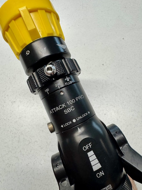 Strålerør, Delta Fire Attack 100 SBC Pro. Strålerør med hurtigutskiftbare dyser. Select flow 50-100-150-230 L/Min @ 6 Bar . Kan også brukes opptil 40 bar og er derfor et ypperlig verktøy for høytrykks pumper. 10 års garanti.  - 4