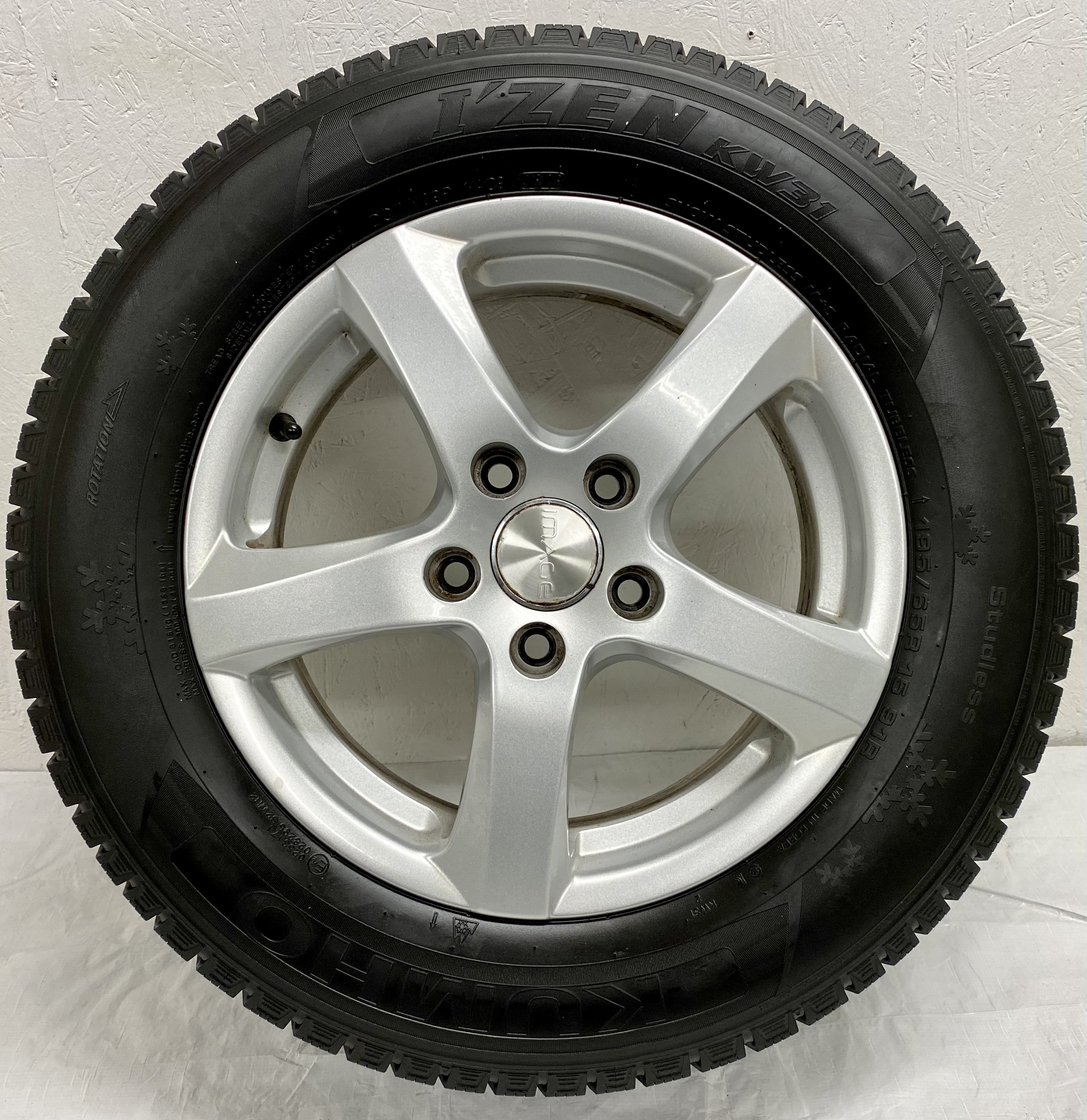 Kompletta Vinterhjul Friktion | IMAGE 5x112 6x15 ET43 57.1 + 195/65 R15 91R Kumho iZen KW31 | V39-2019 | 7|7|7|7 mm - 6