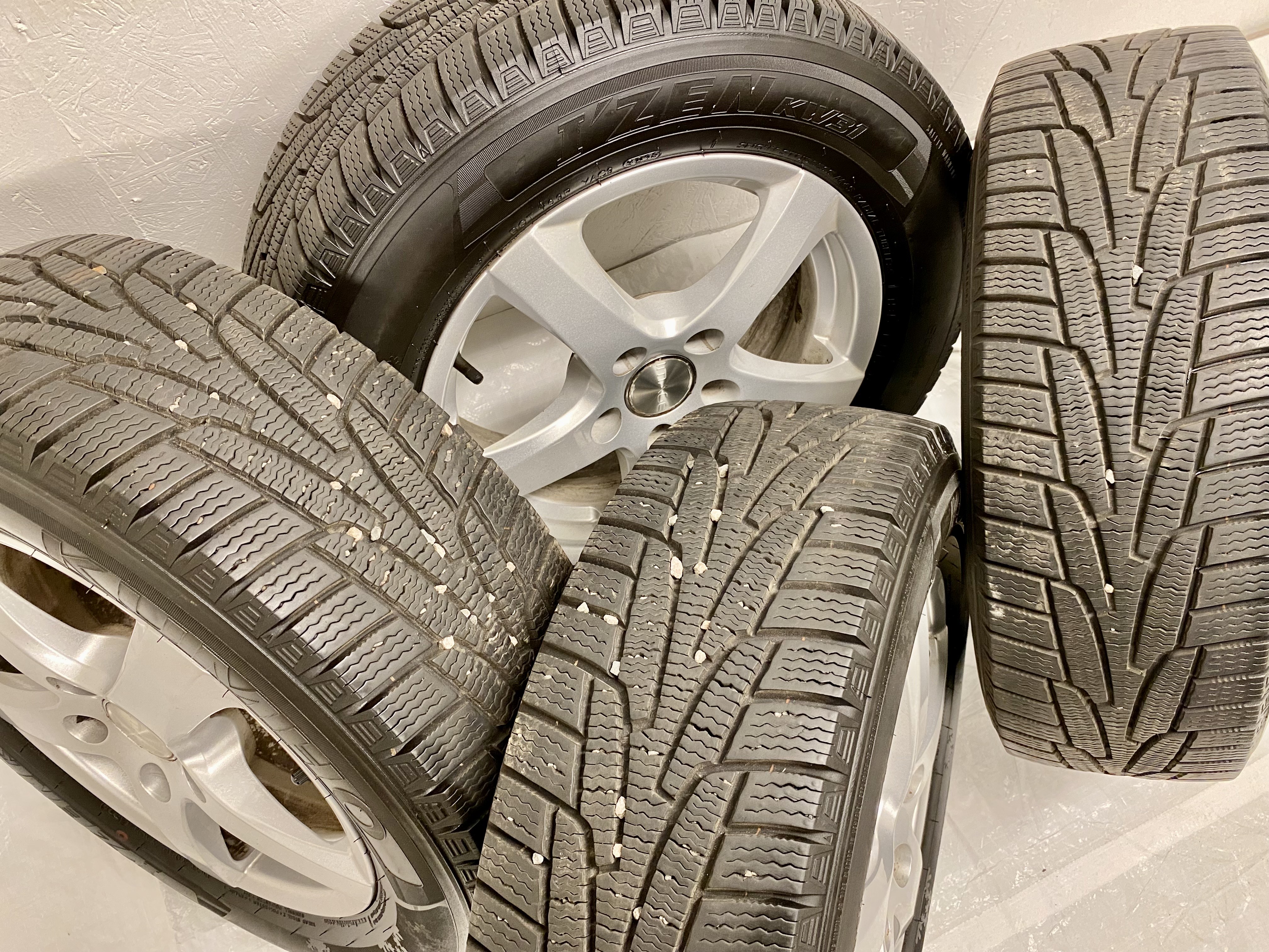 Kompletta Vinterhjul Friktion | IMAGE 5x112 6x15 ET43 57.1 + 195/65 R15 91R Kumho iZen KW31 | V39-2019 | 7|7|7|7 mm - 2