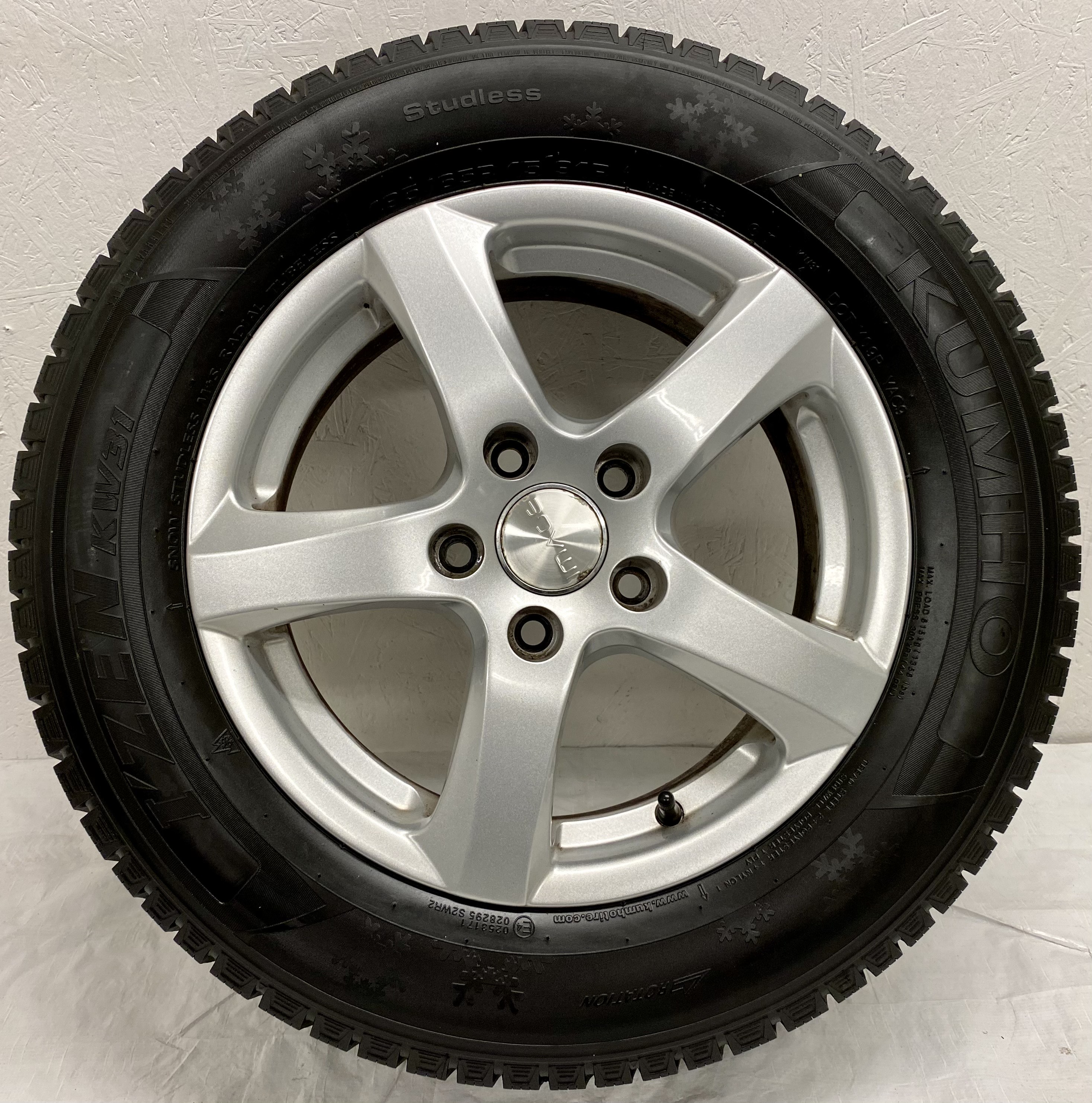 Kompletta Vinterhjul Friktion | IMAGE 5x112 6x15 ET43 57.1 + 195/65 R15 91R Kumho iZen KW31 | V39-2019 | 7|7|7|7 mm - 5