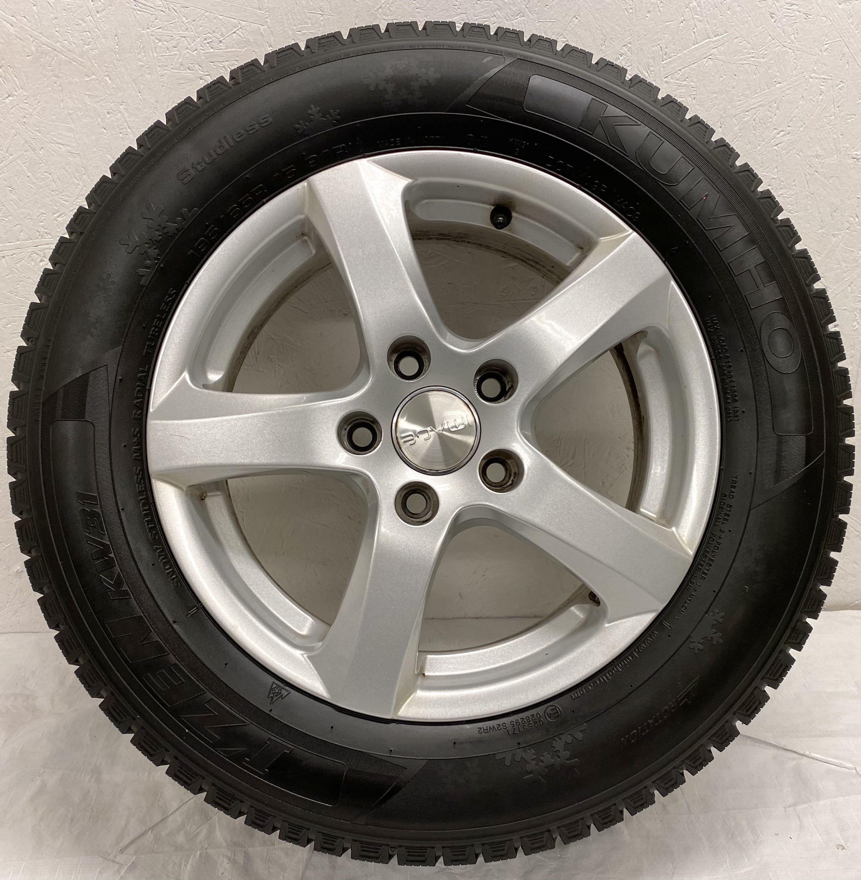 Kompletta Vinterhjul Friktion | IMAGE 5x112 6x15 ET43 57.1 + 195/65 R15 91R Kumho iZen KW31 | V39-2019 | 7|7|7|7 mm - 3
