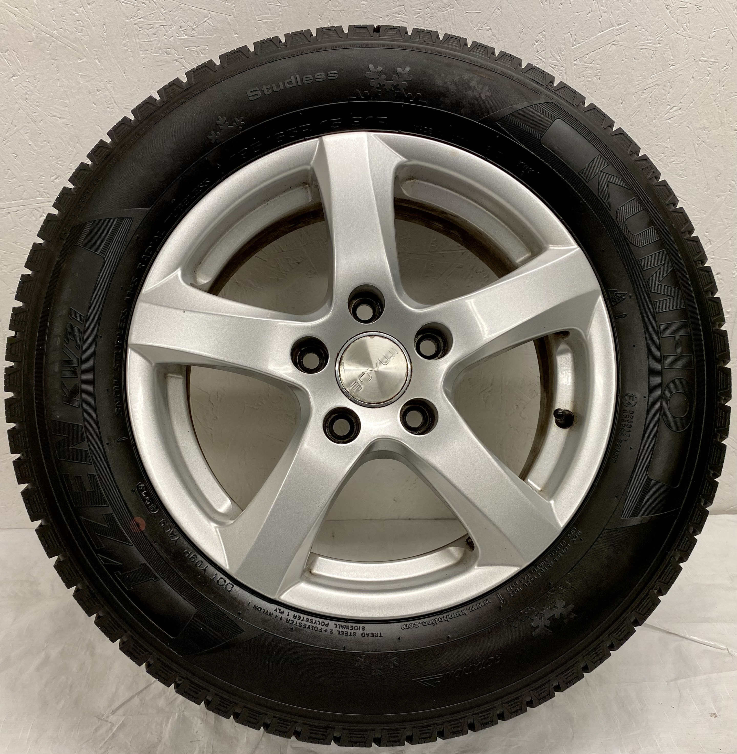 Kompletta Vinterhjul Friktion | IMAGE 5x112 6x15 ET43 57.1 + 195/65 R15 91R Kumho iZen KW31 | V39-2019 | 7|7|7|7 mm - 4