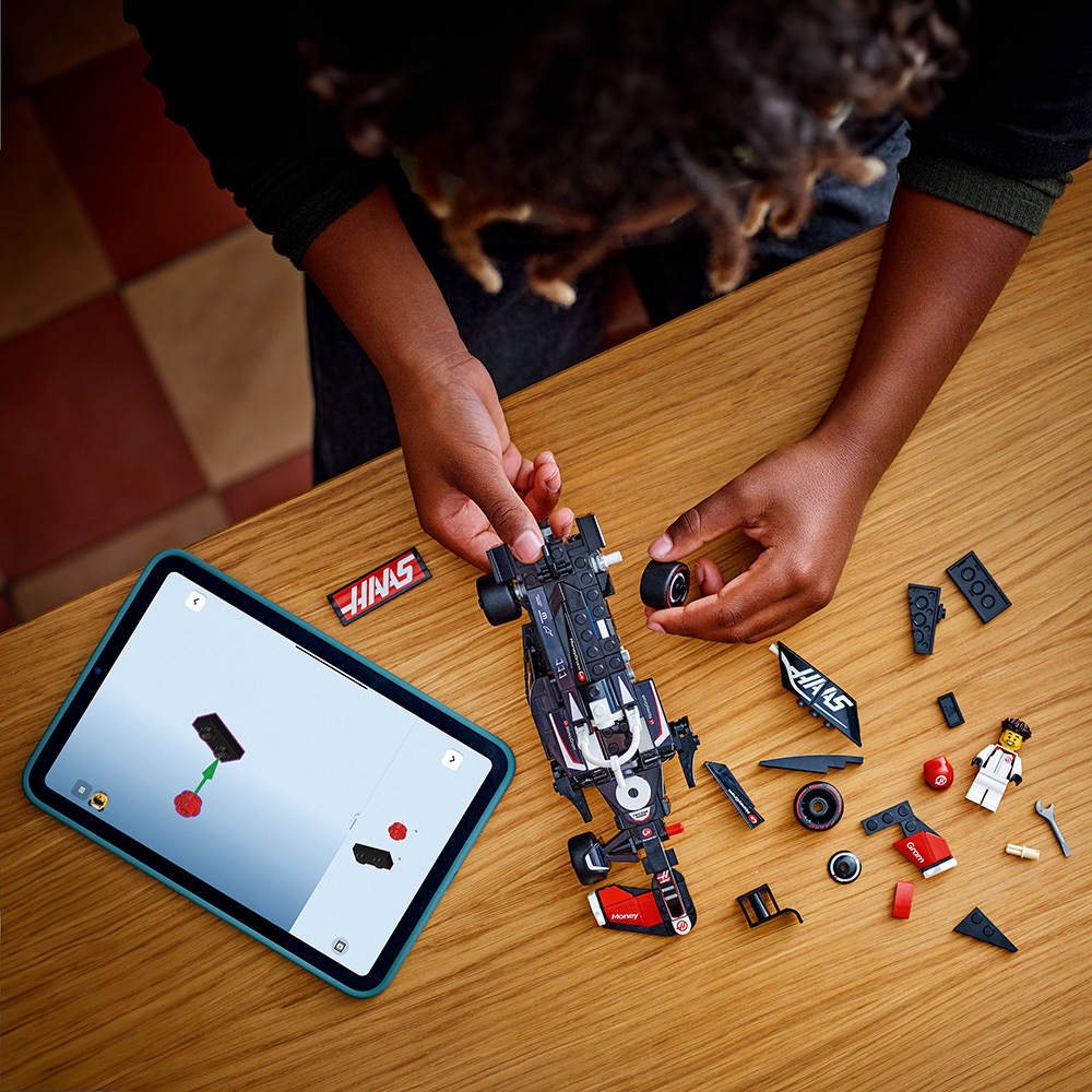 LEGO Speed 77250 MoneyGram Haas F1® Team VF-24 racerbil - 3