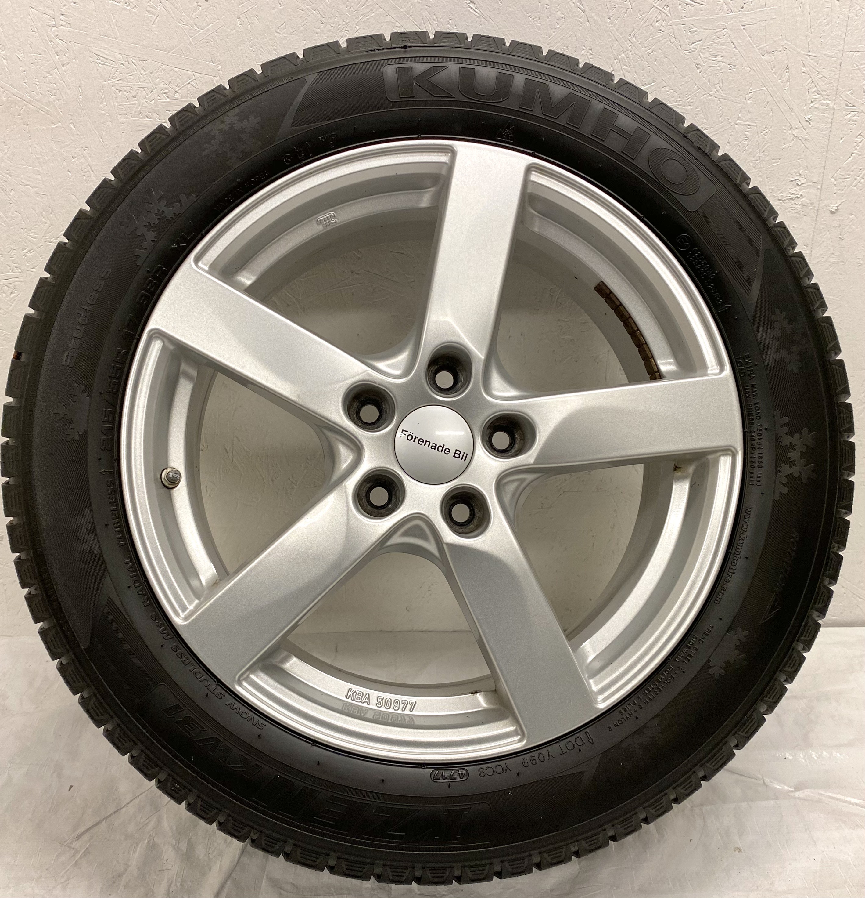 Kompletta Vinterhjul Friktion | ALUTEC Kia Optima TPMS 5x114.3 7x17 ET50 67.1 + 215/55 R17 98R Kumho iZen KW31 | V47-2017 | 6.5|6.5|4.5|4.5 mm - 3