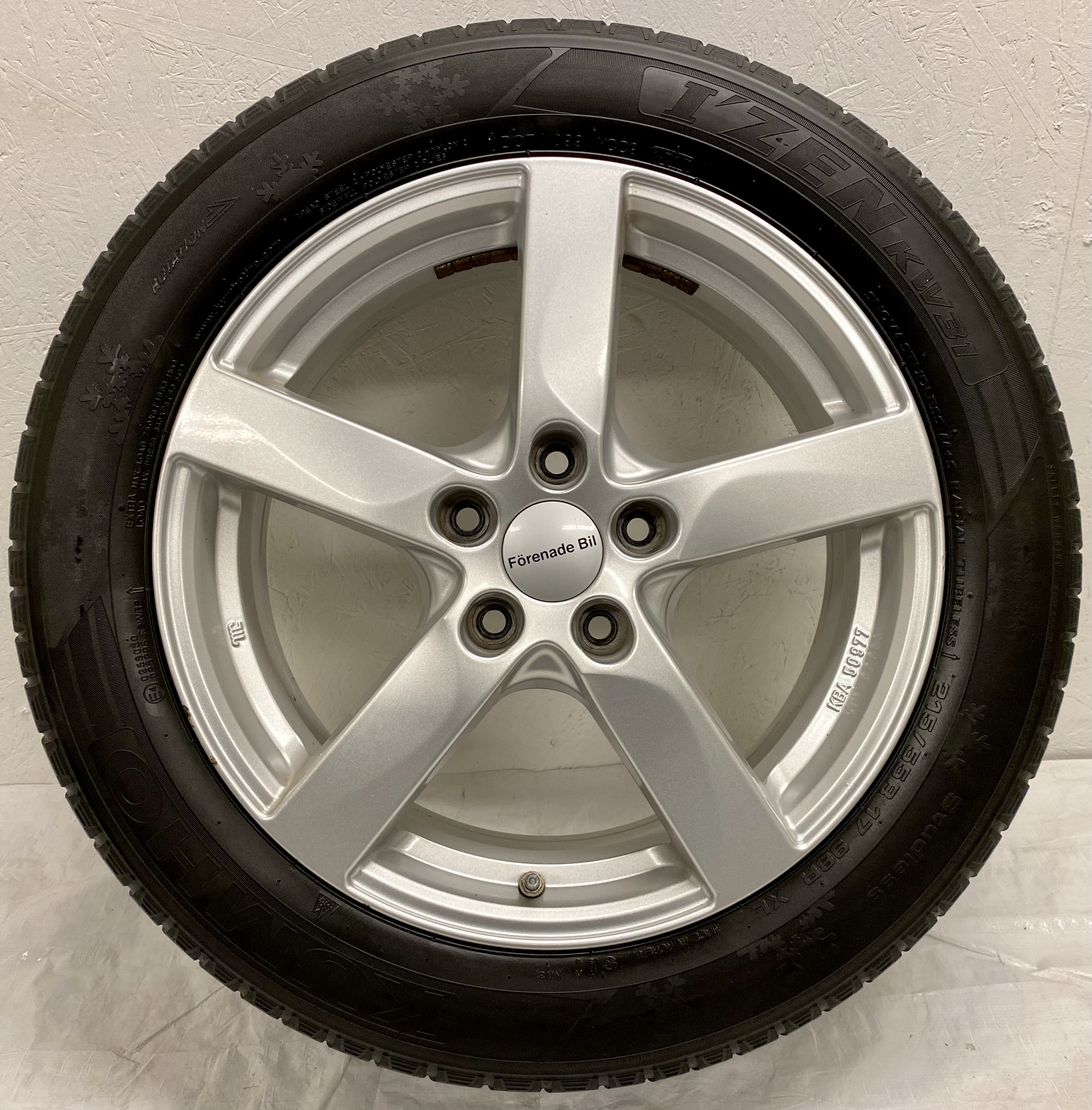 Kompletta Vinterhjul Friktion | ALUTEC Kia Optima TPMS 5x114.3 7x17 ET50 67.1 + 215/55 R17 98R Kumho iZen KW31 | V47-2017 | 6.5|6.5|4.5|4.5 mm - 6