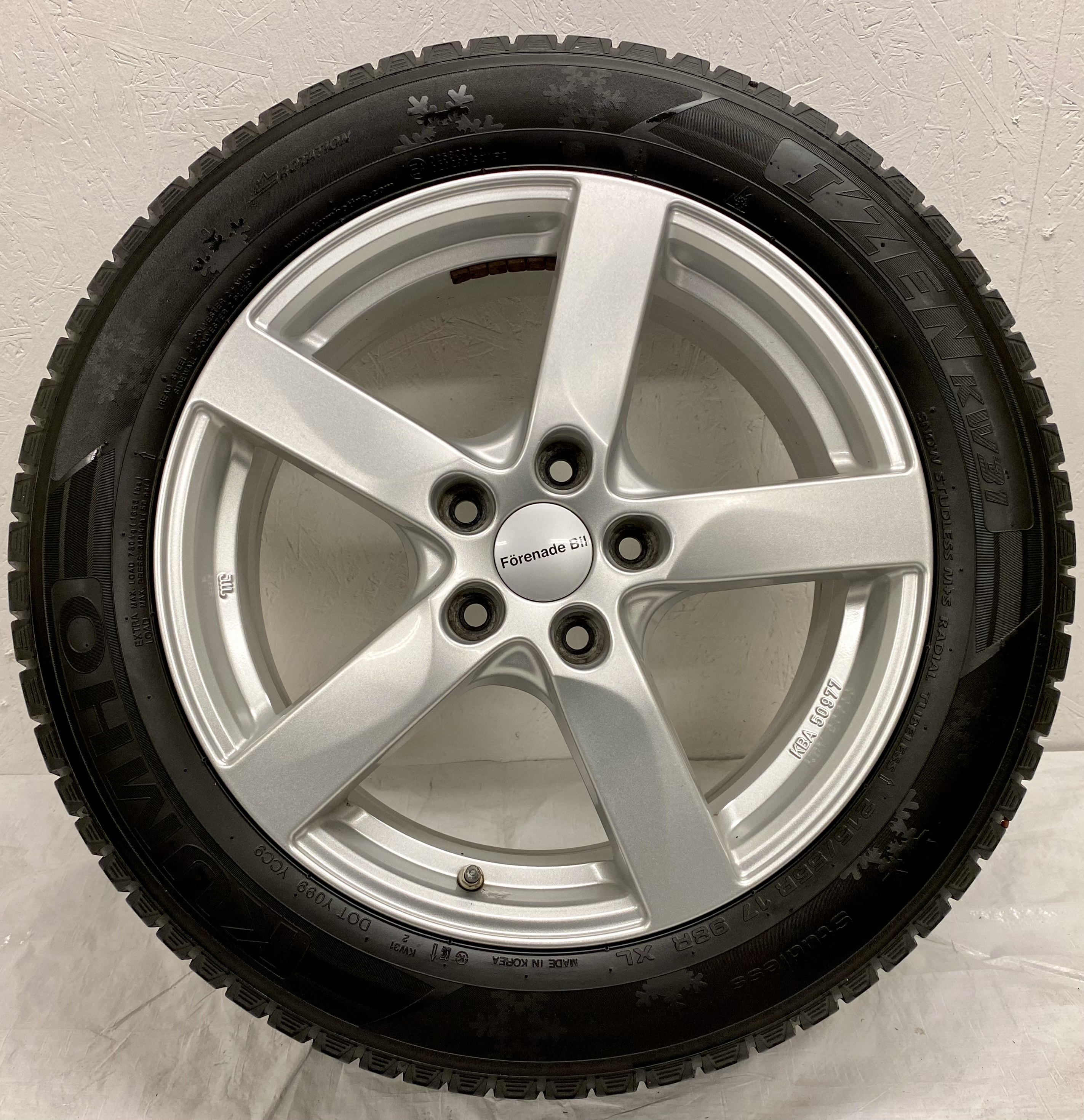 Kompletta Vinterhjul Friktion | ALUTEC Kia Optima TPMS 5x114.3 7x17 ET50 67.1 + 215/55 R17 98R Kumho iZen KW31 | V47-2017 | 6.5|6.5|4.5|4.5 mm - 4