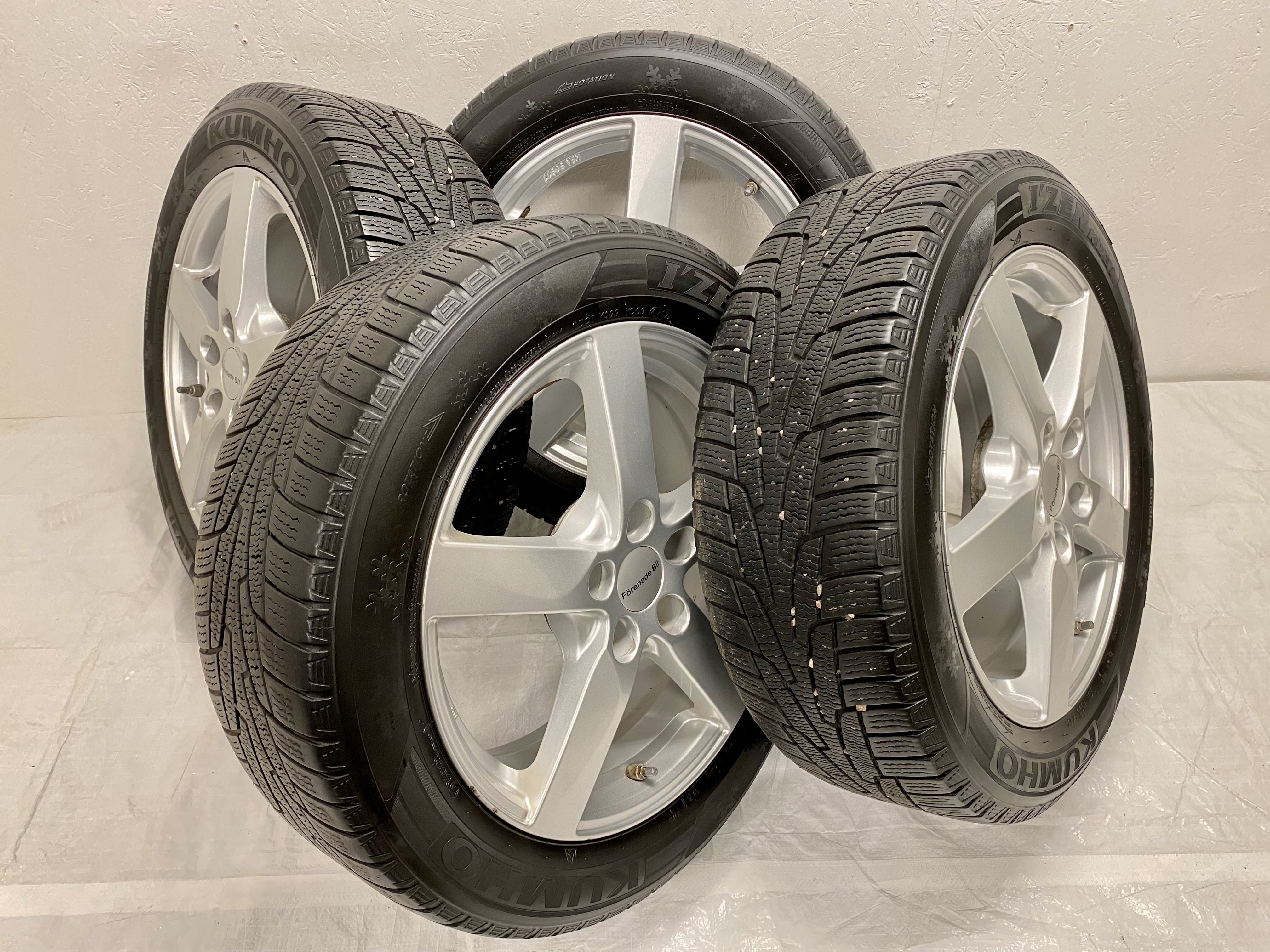 Kompletta Vinterhjul Friktion | ALUTEC Kia Optima TPMS 5x114.3 7x17 ET50 67.1 + 215/55 R17 98R Kumho iZen KW31 | V47-2017 | 6.5|6.5|4.5|4.5 mm