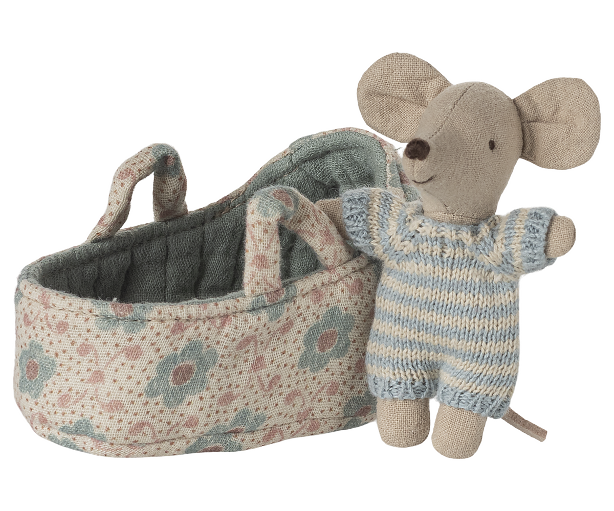 Baby mouse in carry cot Blue