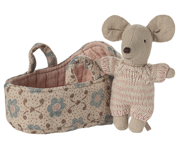 Baby mouse in carry cot Rose