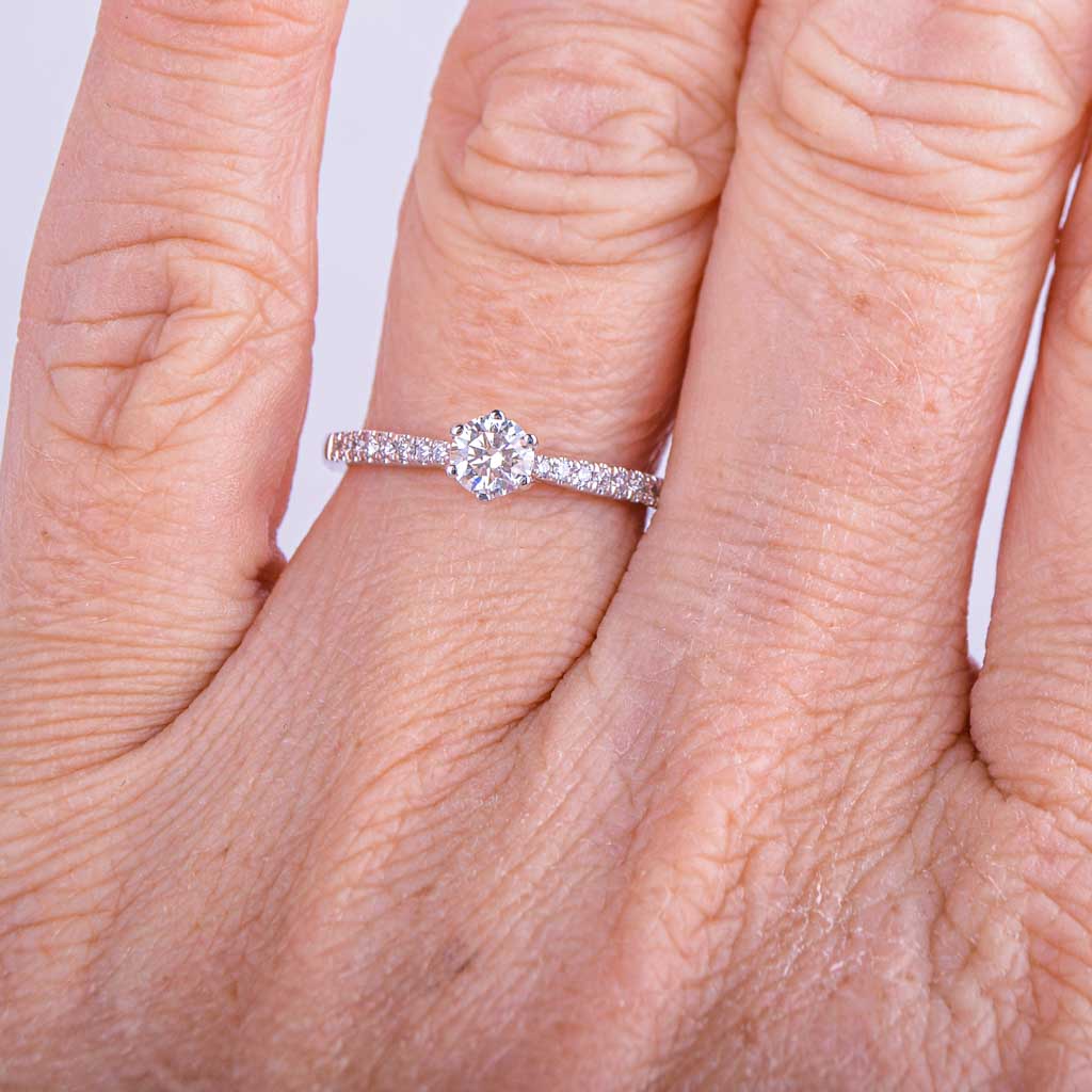 Solitairering i hvidguld med 0,41ct tot. Årgang - 2