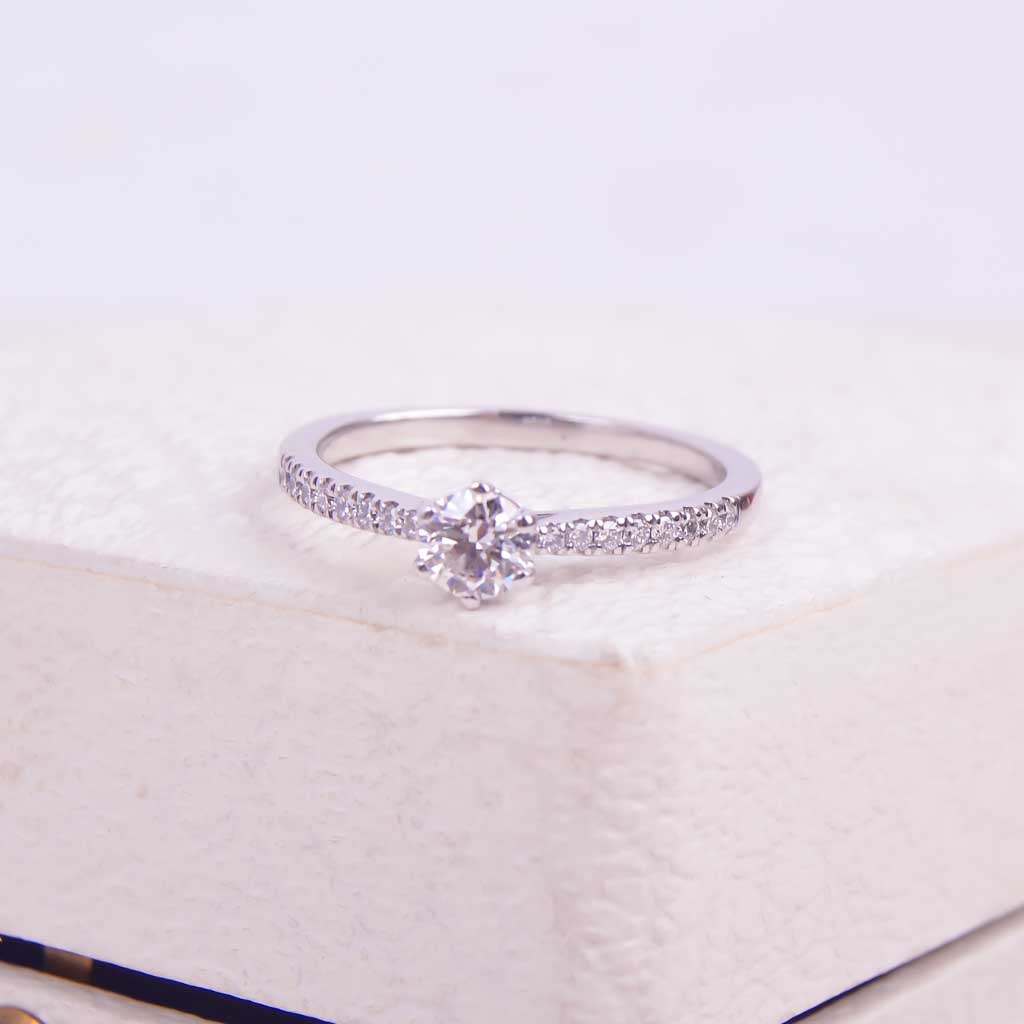 Solitairering i hvidguld med 0,41ct tot. Årgang