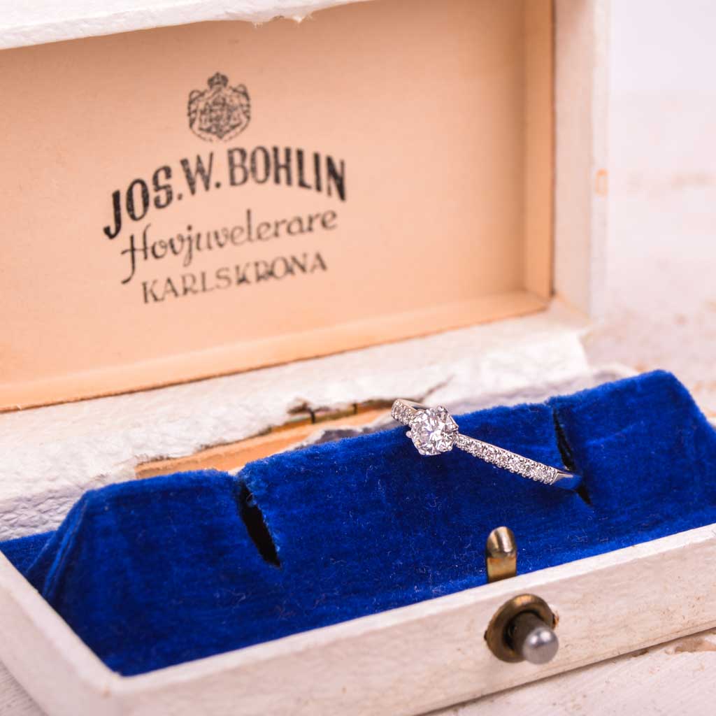 Solitairering i hvidguld med 0,41ct tot. Årgang - 3