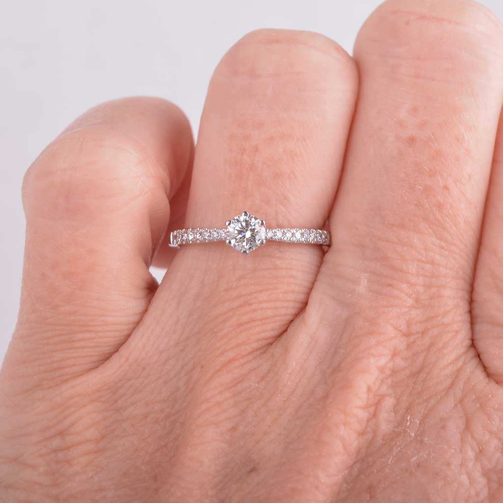 Solitairering i hvidguld med 0,41ct tot. Årgang - 4