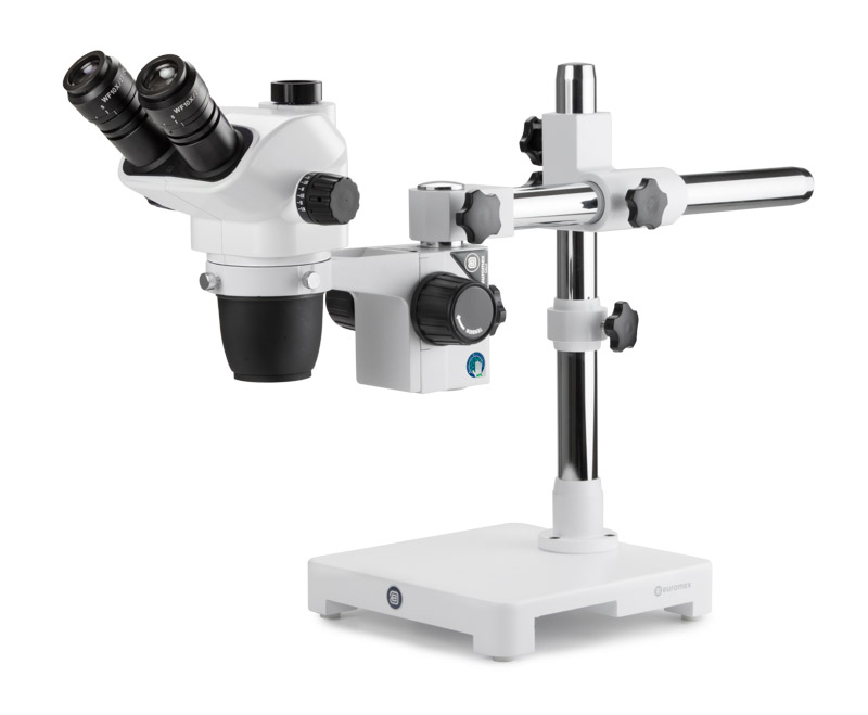 Stereomikroskop Nexius Zoom EVO Trino, 6,5x till 55x zoom, pelarstativ, för abete direkt på bordet, obs. utan belysning.