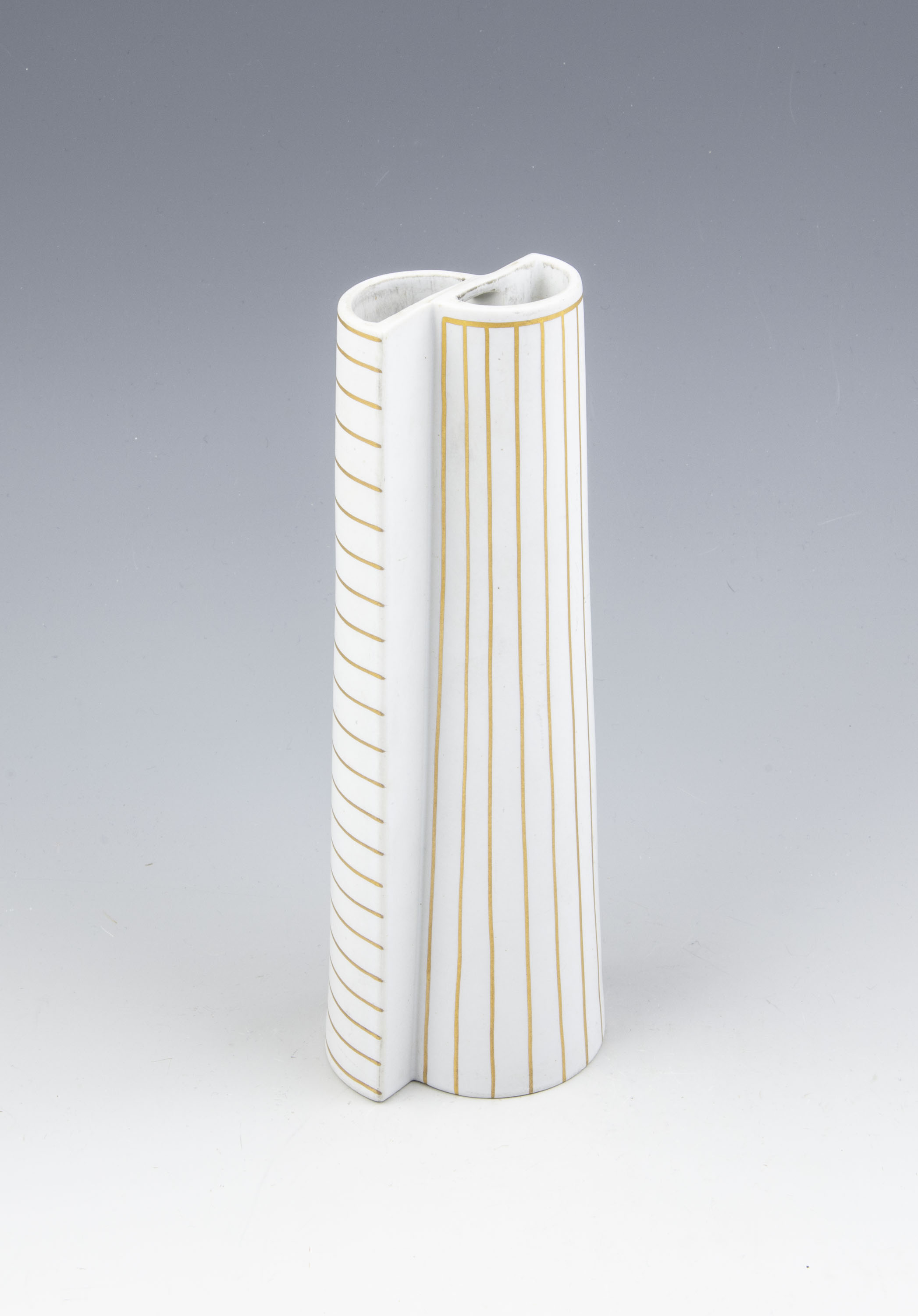 Guldsurrea - Vase - Studio Hand