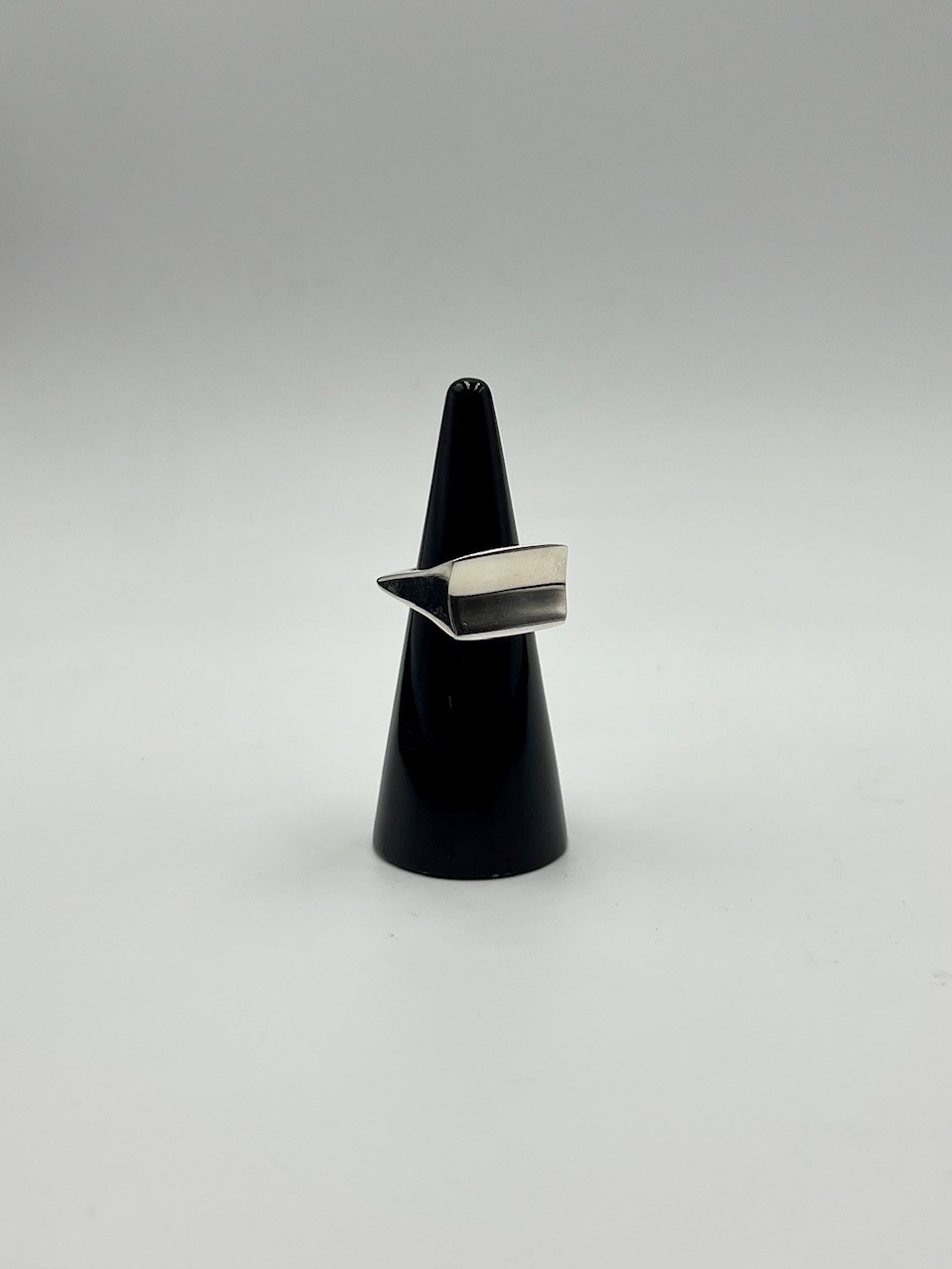 Ring Exign konkav handgjord silver 