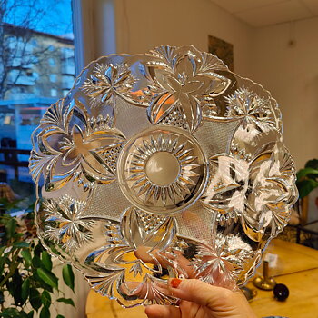 Serveringsfat i pressglas
