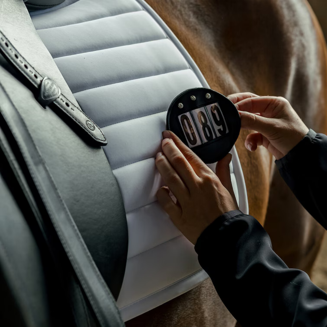 HANSBO NUMMERLAPP RUND 3-SIFFROR MED STRASS - 4