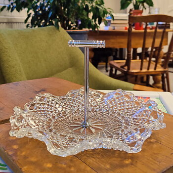 Serveringsfat i pressglas